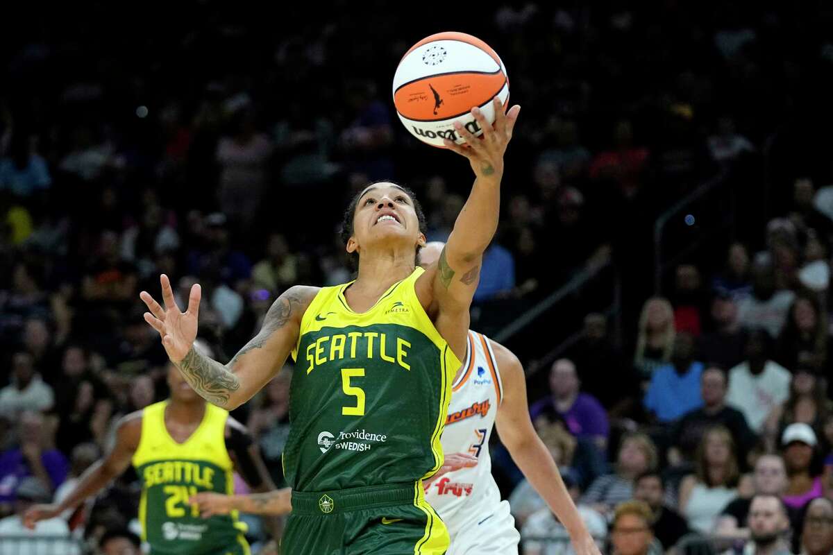 Former UConn star Gabby Williams named to French Olympic team - The UConn  Blog