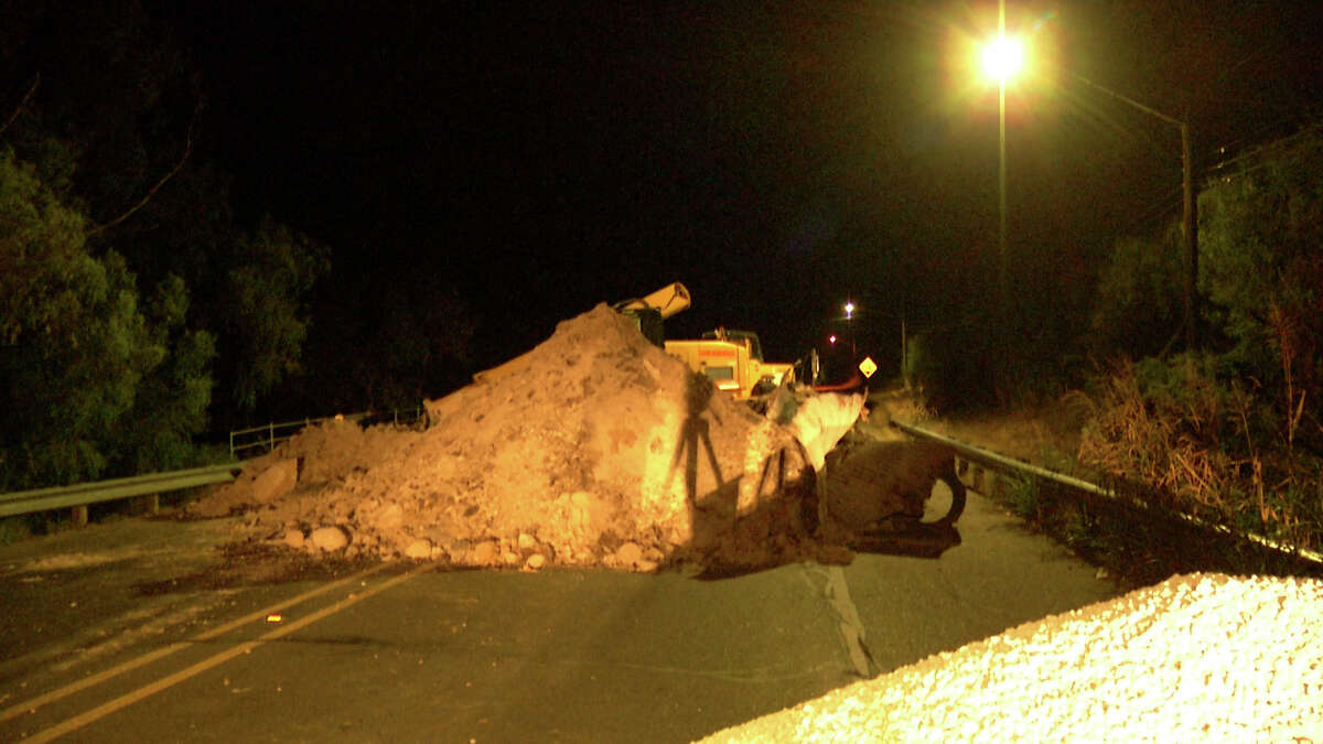 Sinkhole disrupts traffic in southeast Bexar County