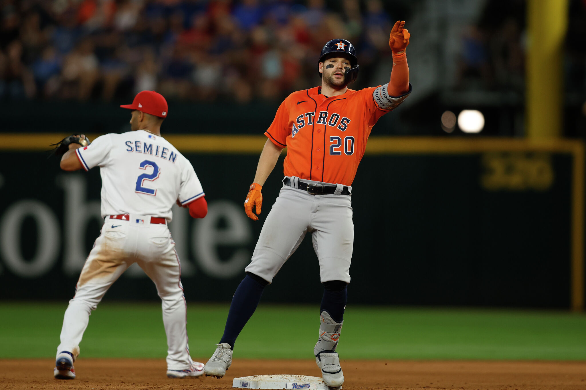 Astros take another step back in race vs. Rangers