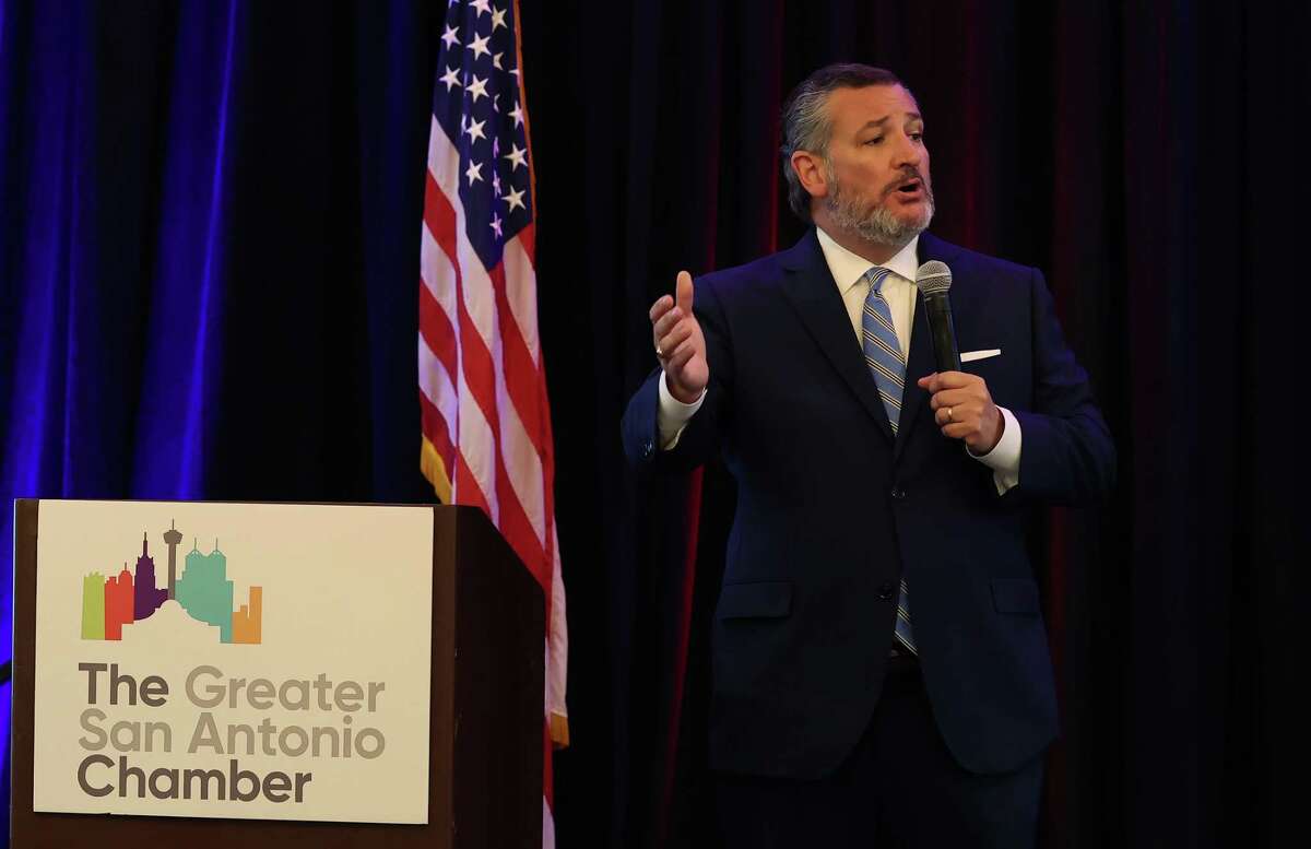 Ted Cruz, San Antonio Officials Push For Direct Flight To D.C.