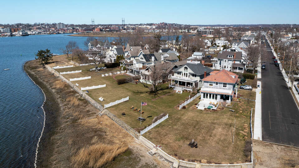 Here's how much money you need to earn to buy a house in Connecticut, according to Realtor.com