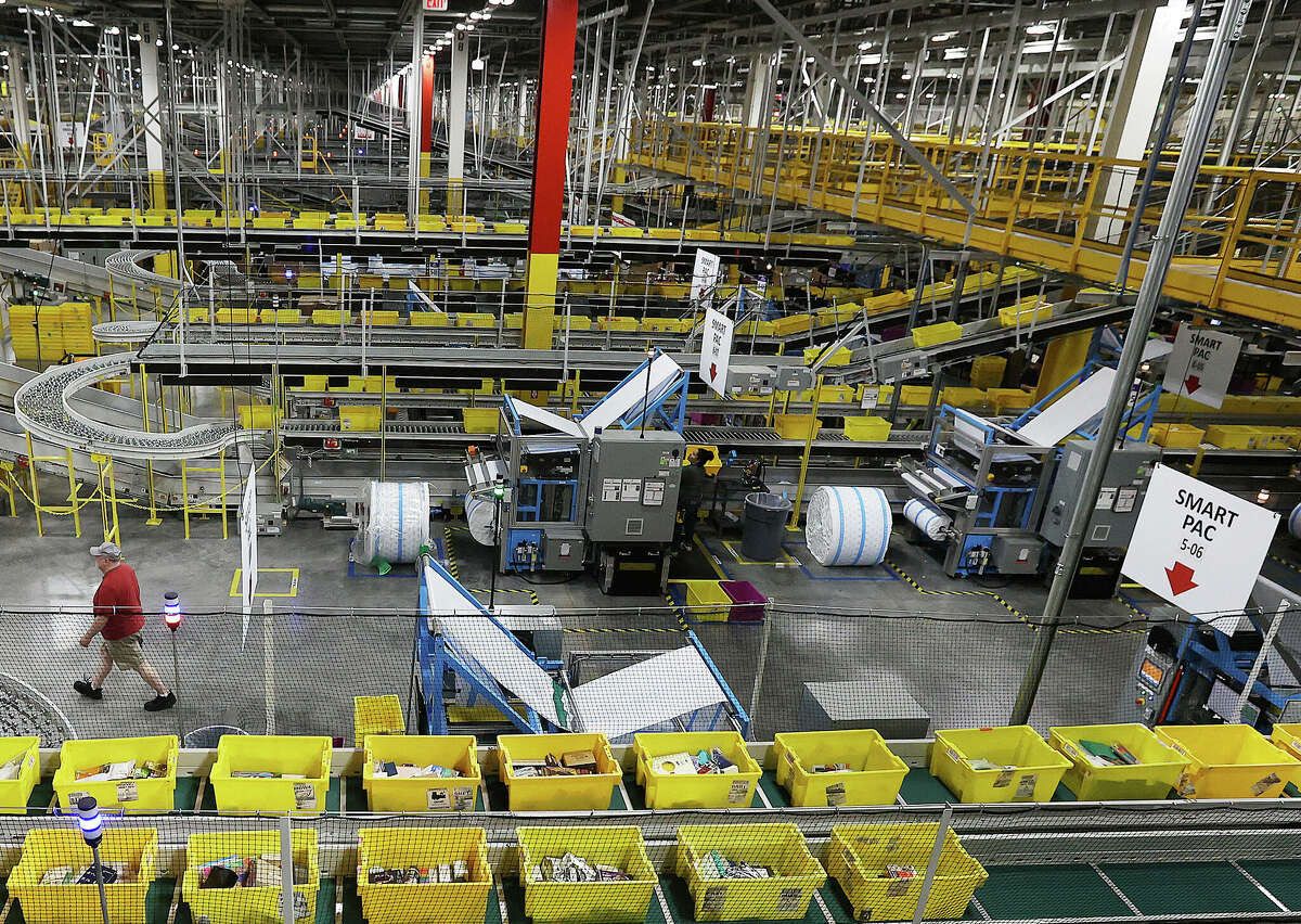 How Amazon’s new fulfillment center is achieving faster delivery