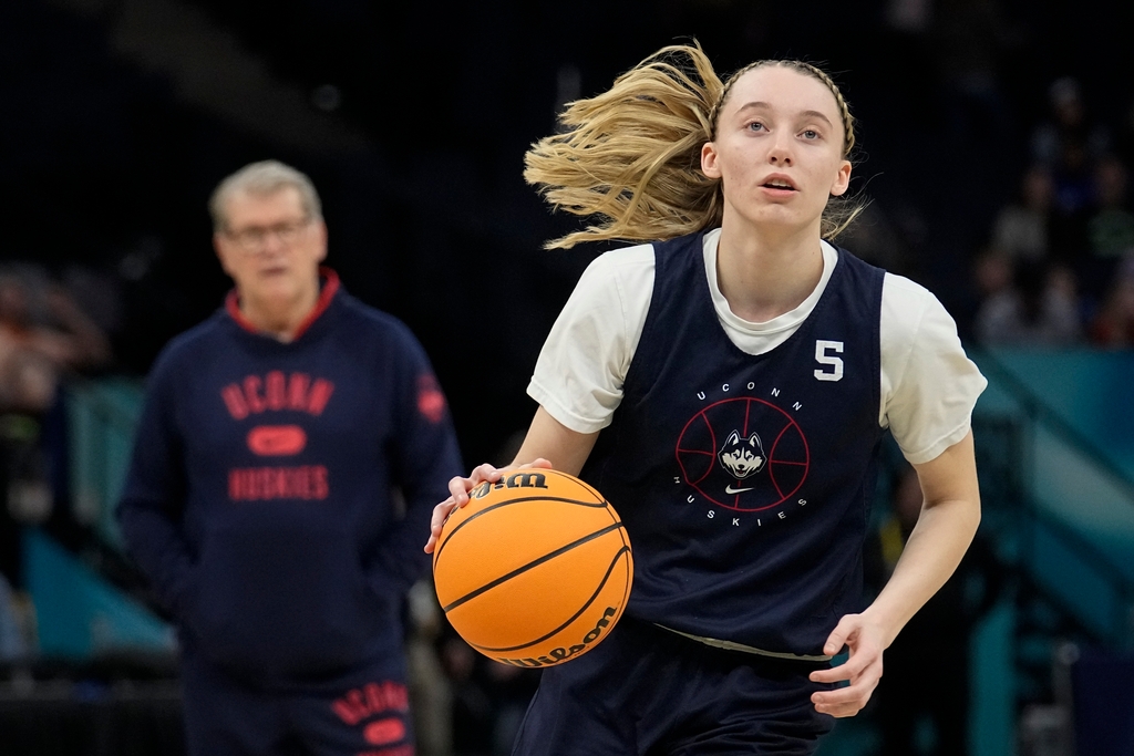 Geno Auriemma: UConn's Paige Bueckers fully cleared to return