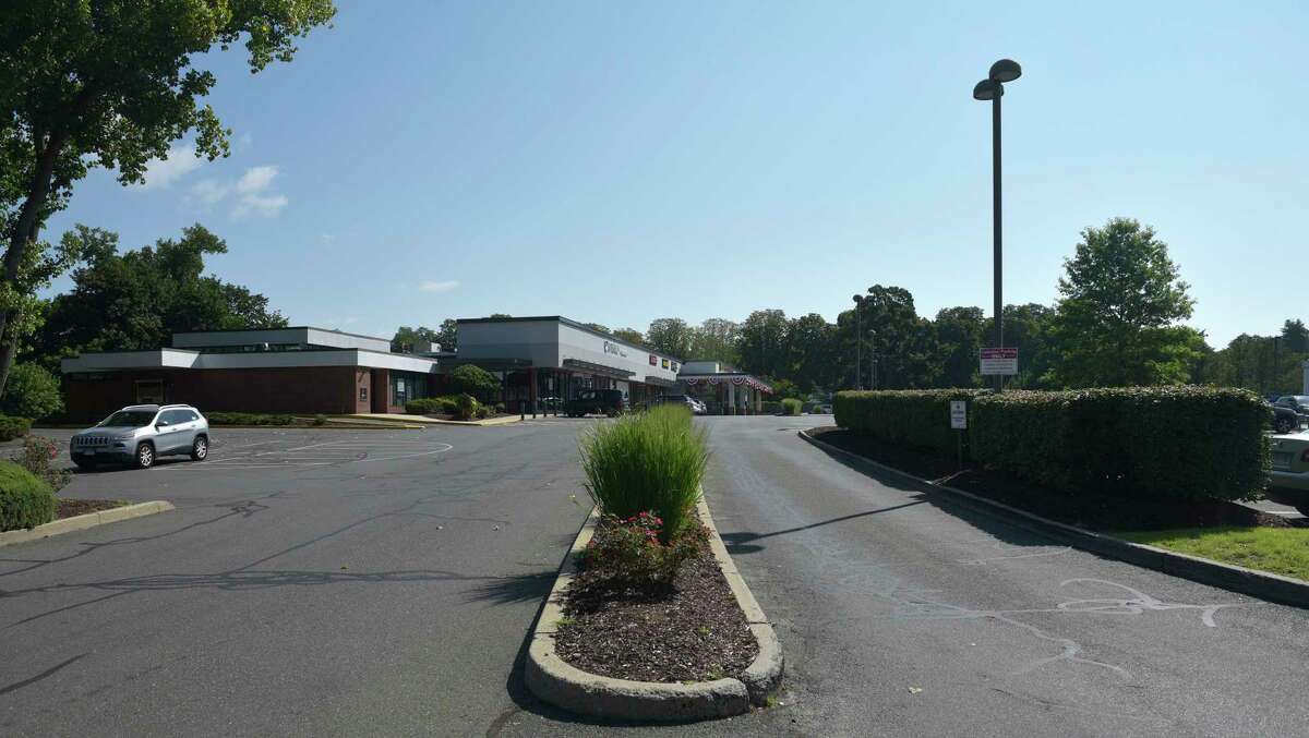 Bethel shopping center seeks to attract tenants with ‘business pads’