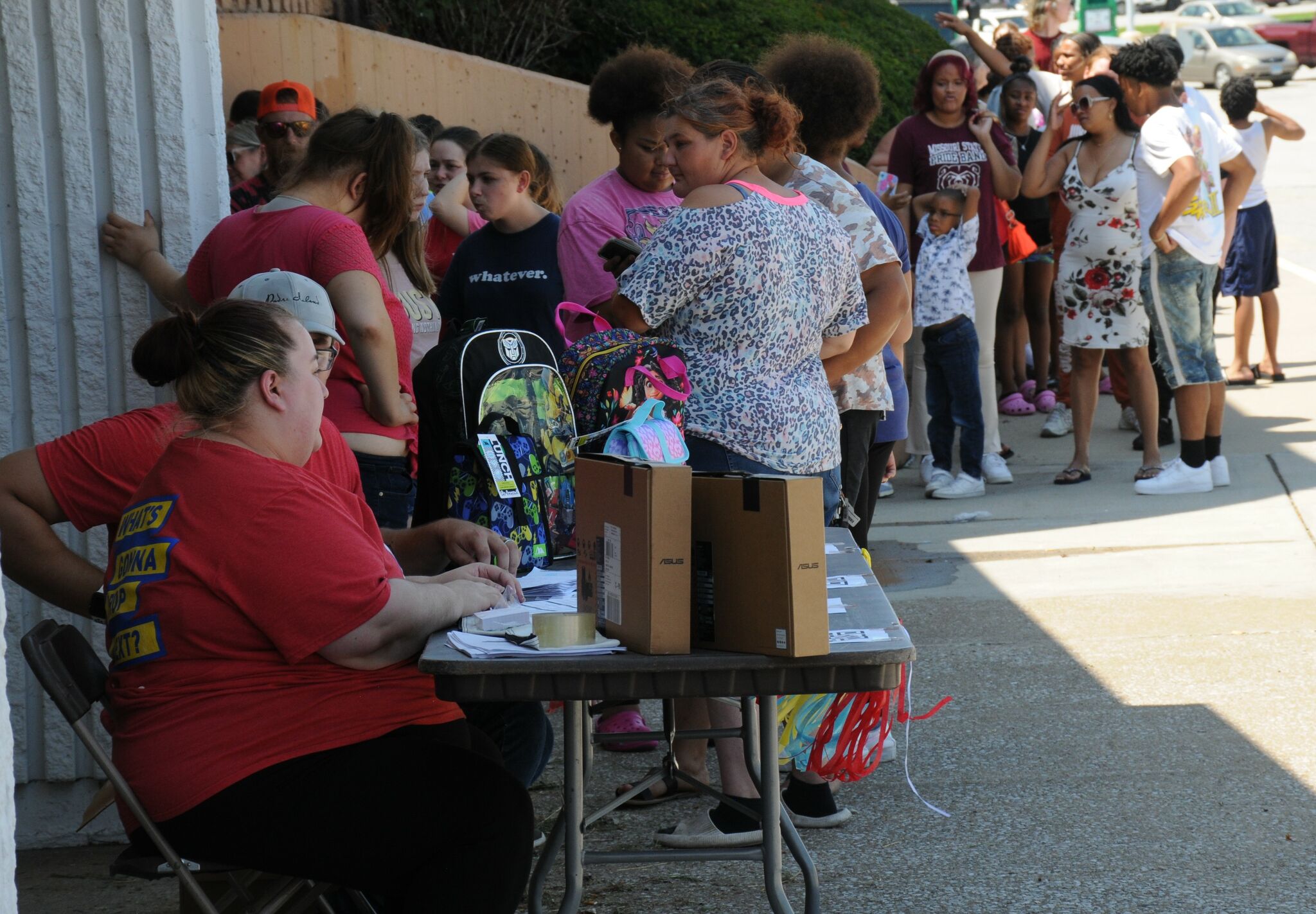 Crowds turn out for free backpacks in Alton
