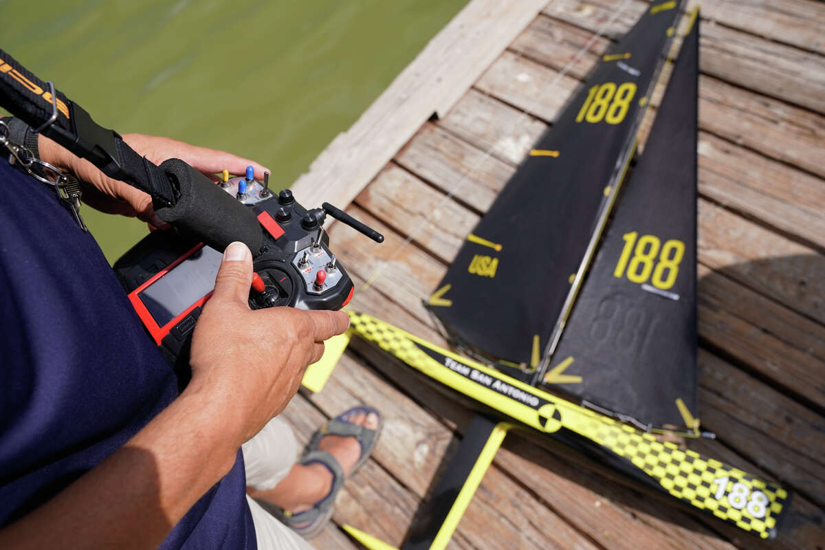 Woodlawn Sailing Club has big fun with little RC boats