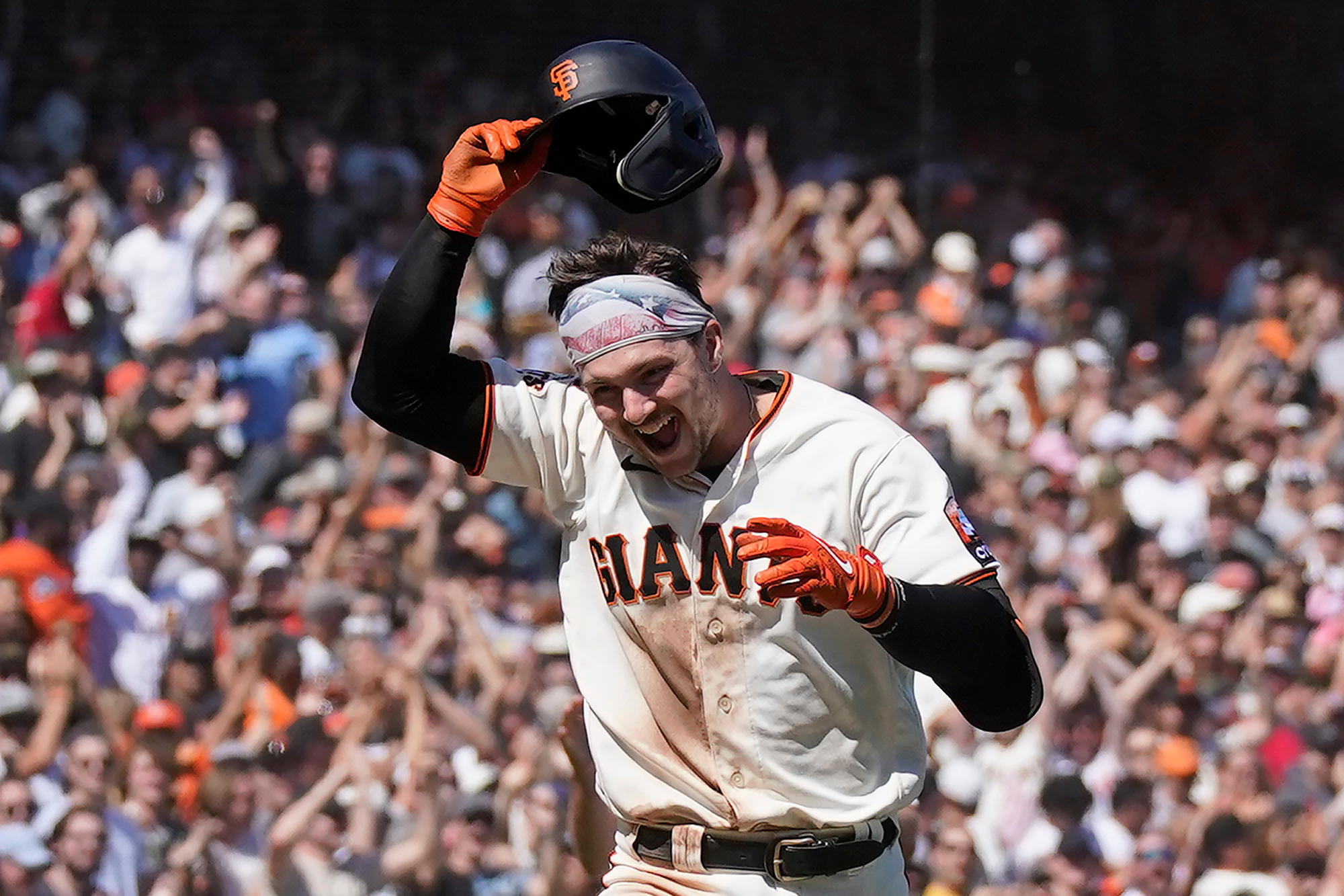 Opinion: San Francisco Giants fans leave their hearts high on a
