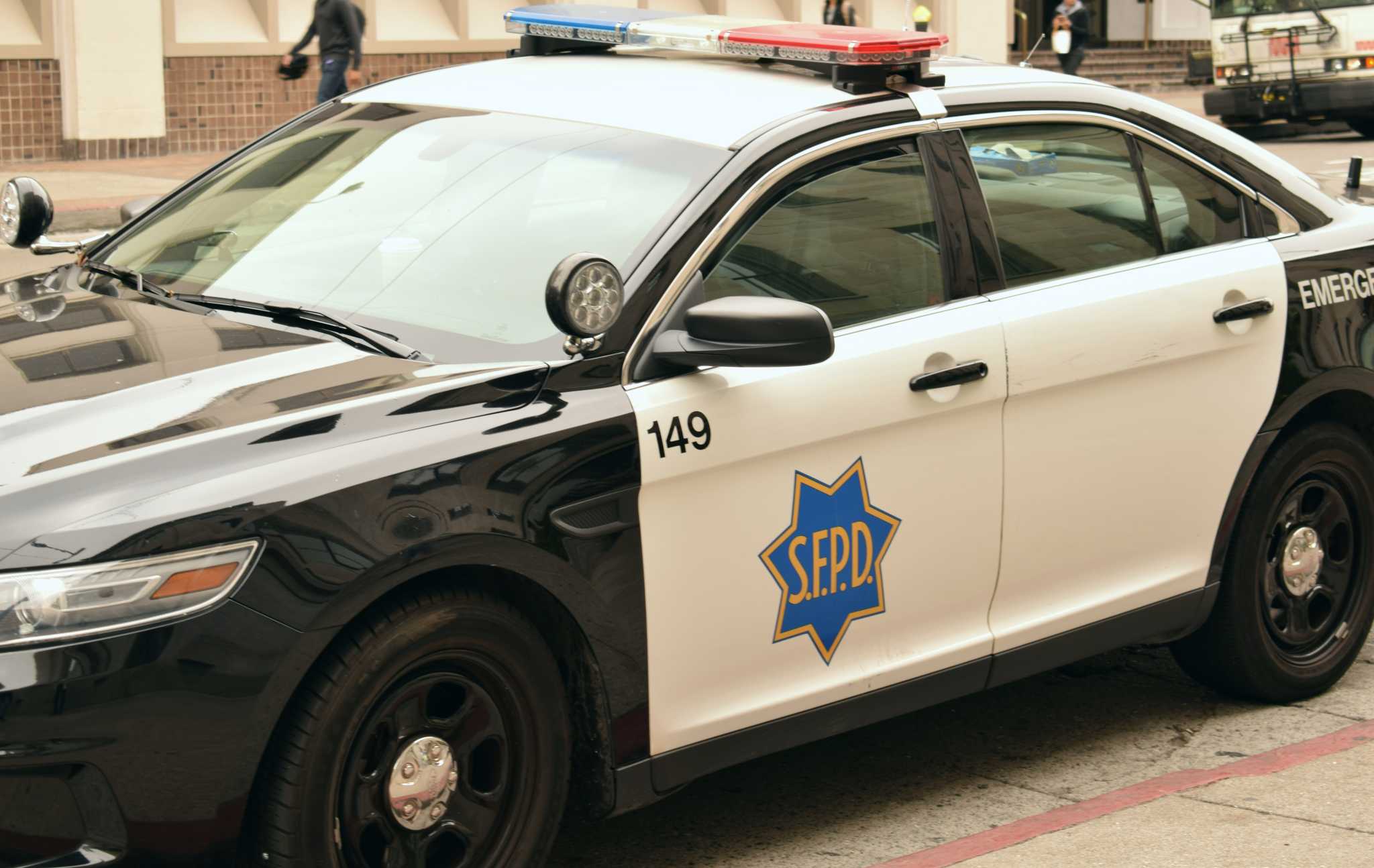 警方称，在旧金山金门公园发现一名“无反应”的女子