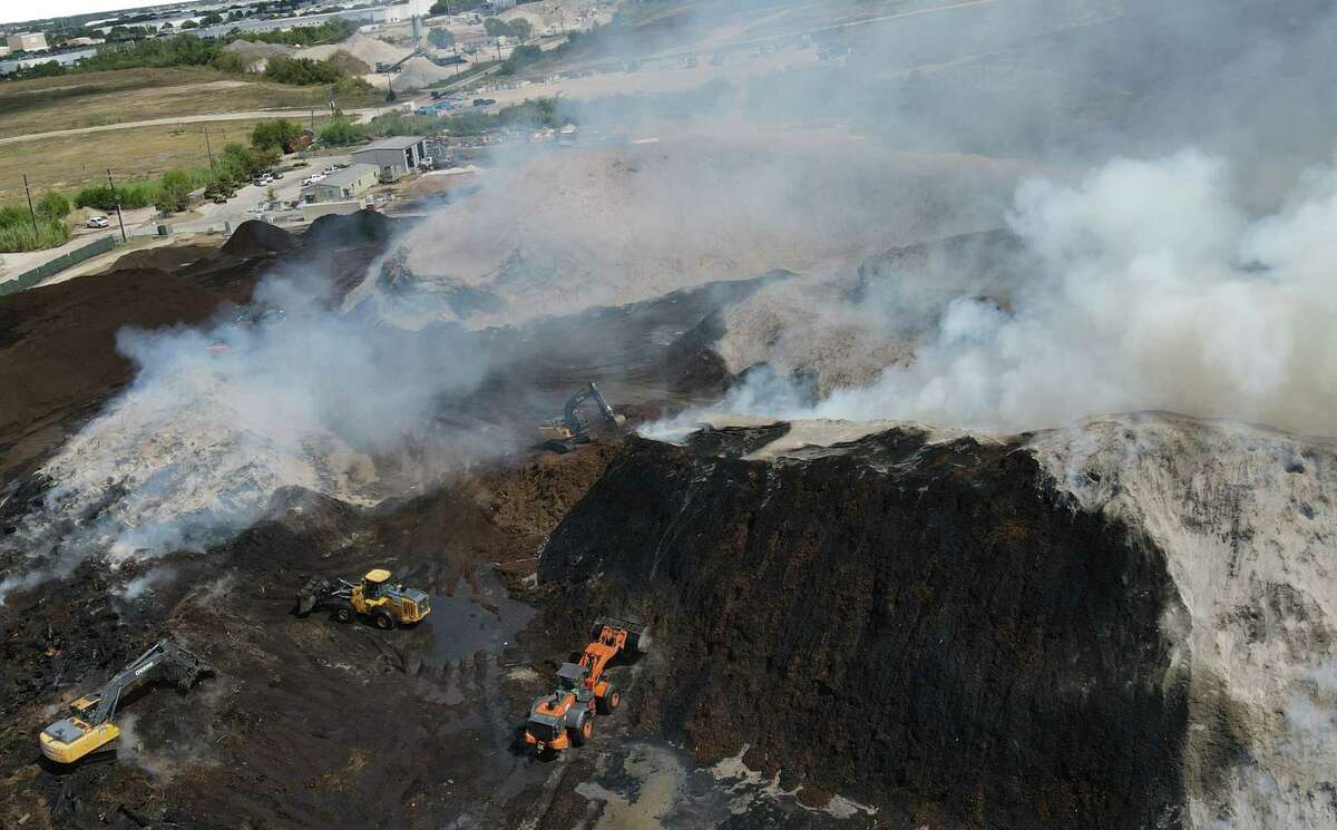Houston mulch blaze follows spike in fires, harming health