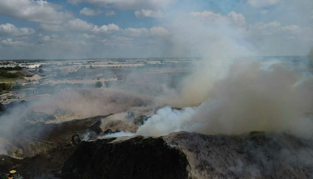 Houston mulch blaze follows spike in fires, harming health