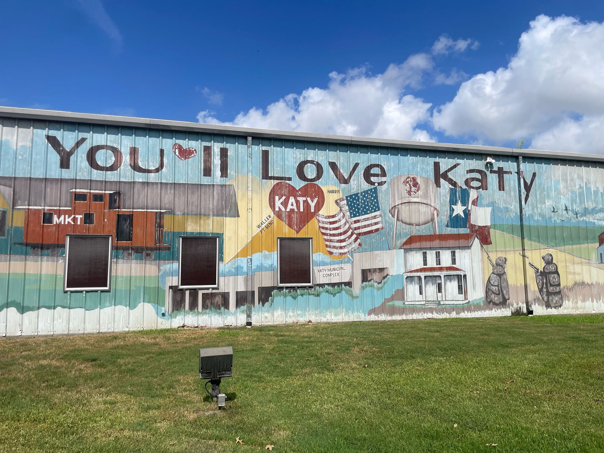 7 of the best spots for holiday photos in Katy, from murals to parks