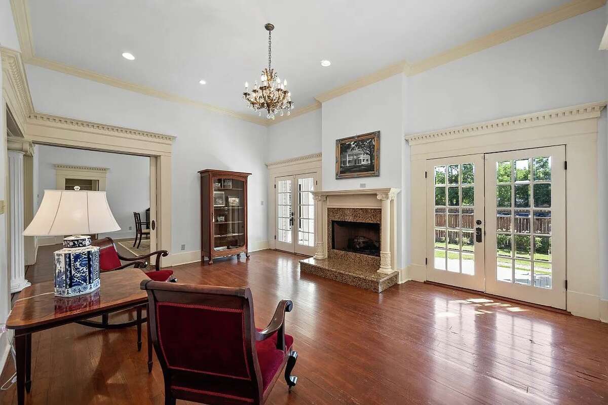 Explore Texas history with this 1890s home for sale in Corsicana