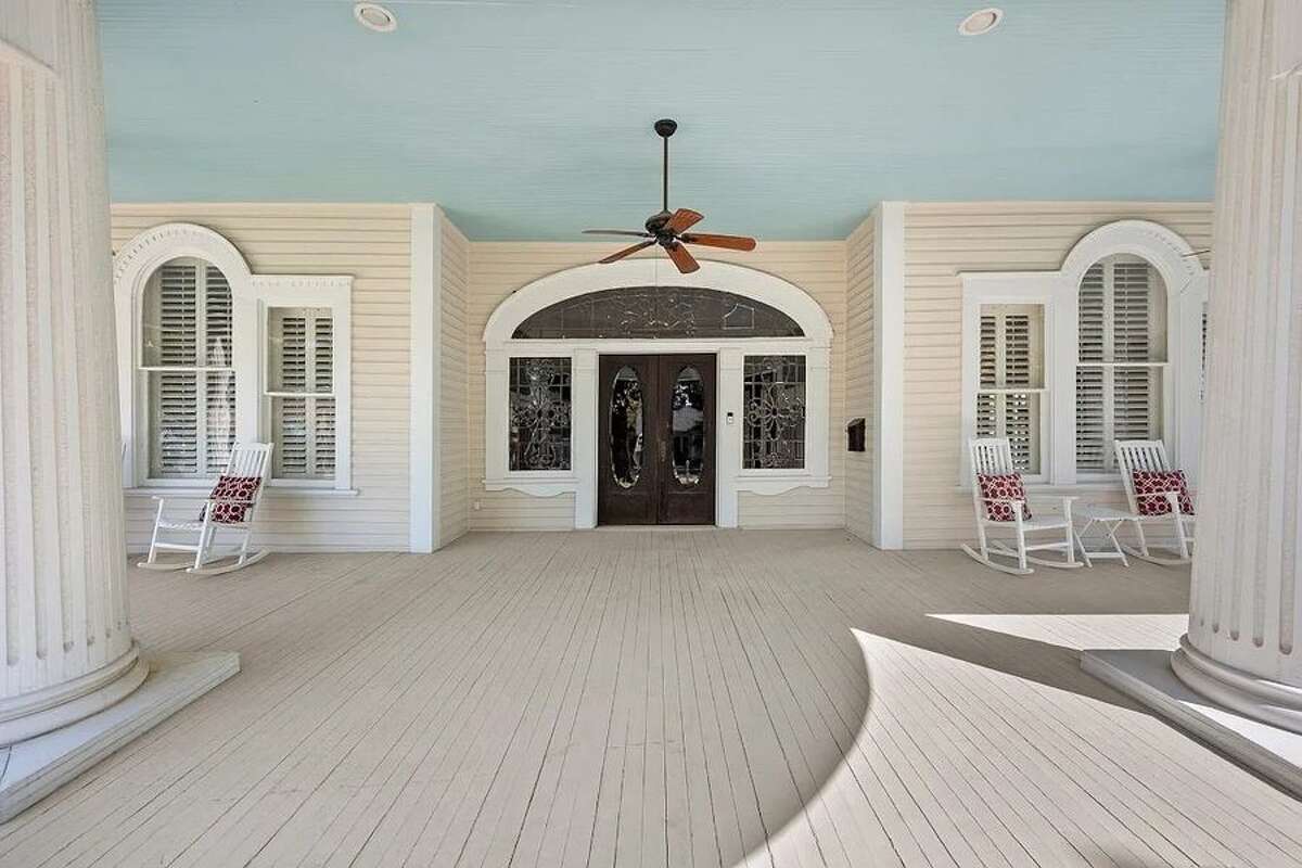 Explore Texas history with this 1890s home for sale in Corsicana