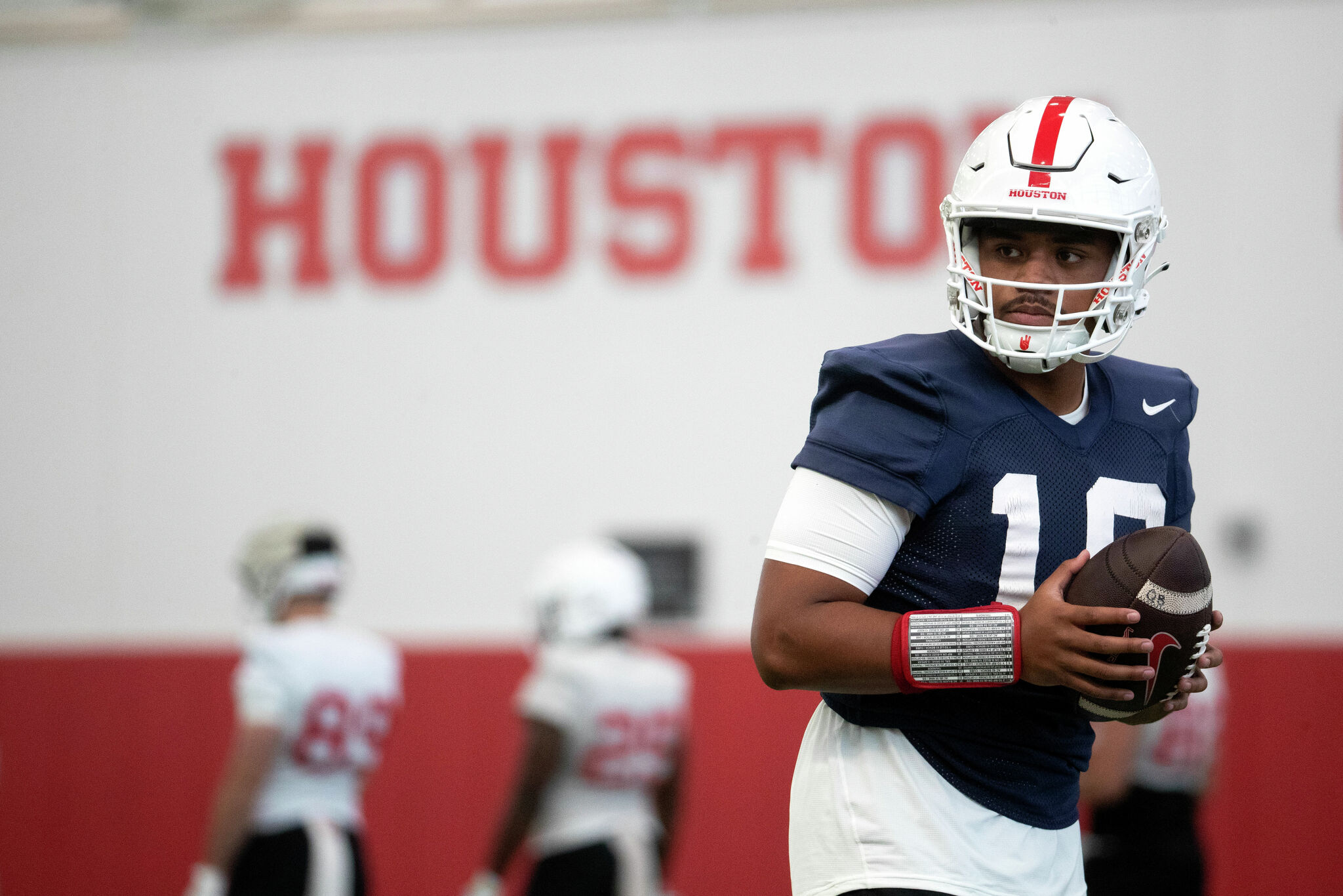 University of Houston to wear Oilers-like uniforms for Saturday's football  season opener – Houston Public Media