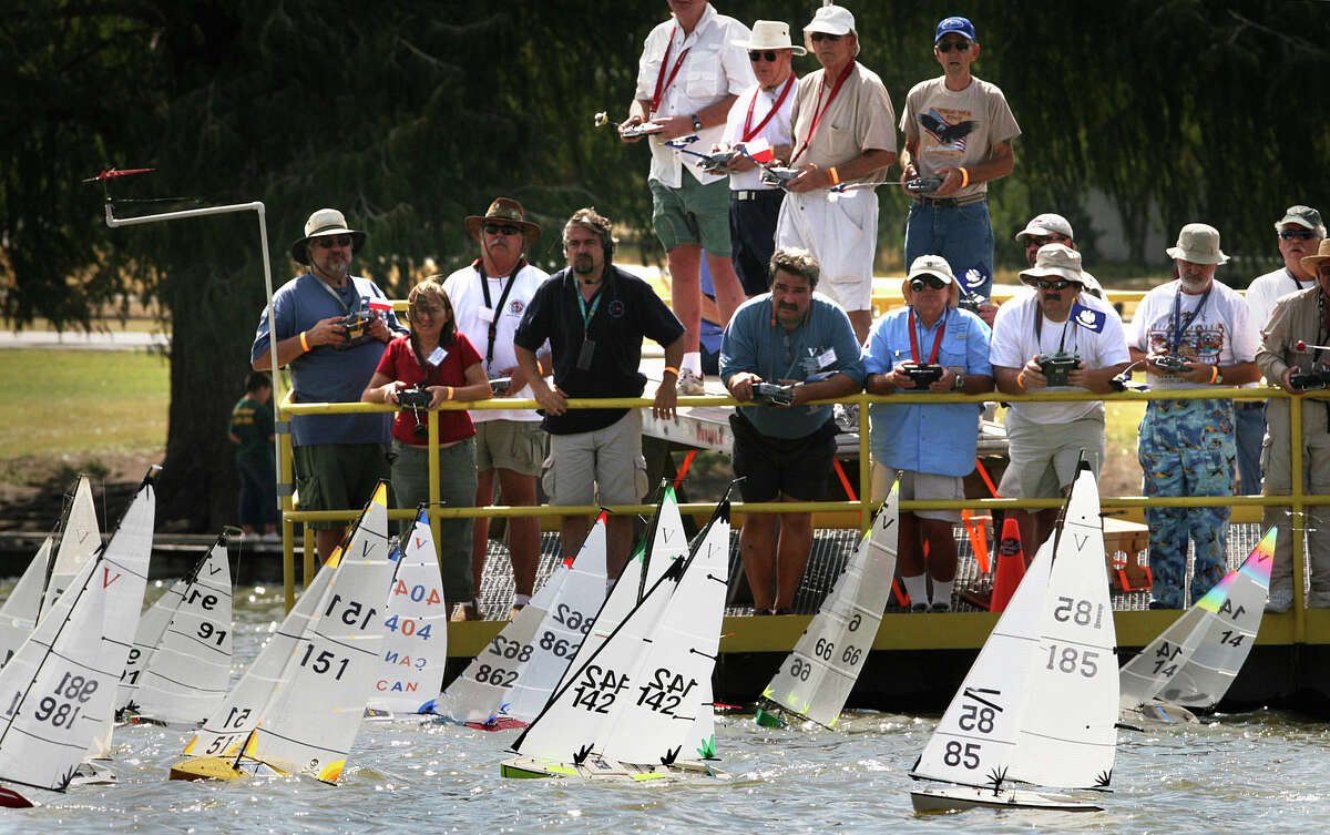 Woodlawn Sailing Club has big fun with little RC boats