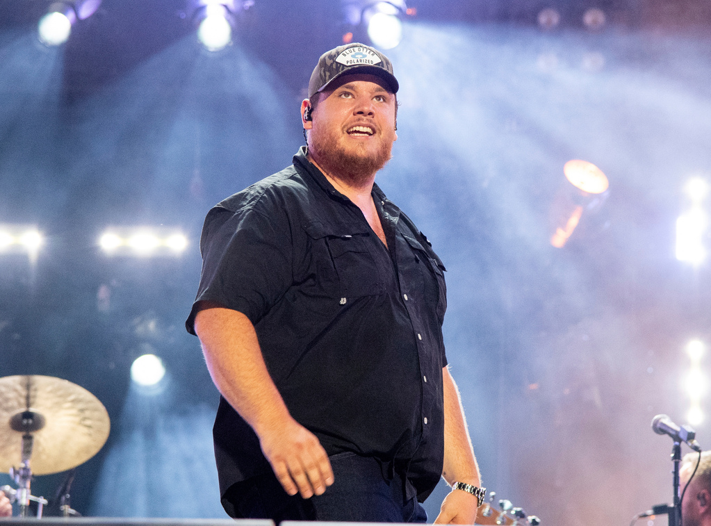 Luke Combs Brings Growin Up And Gettin Old Tour To Houston 