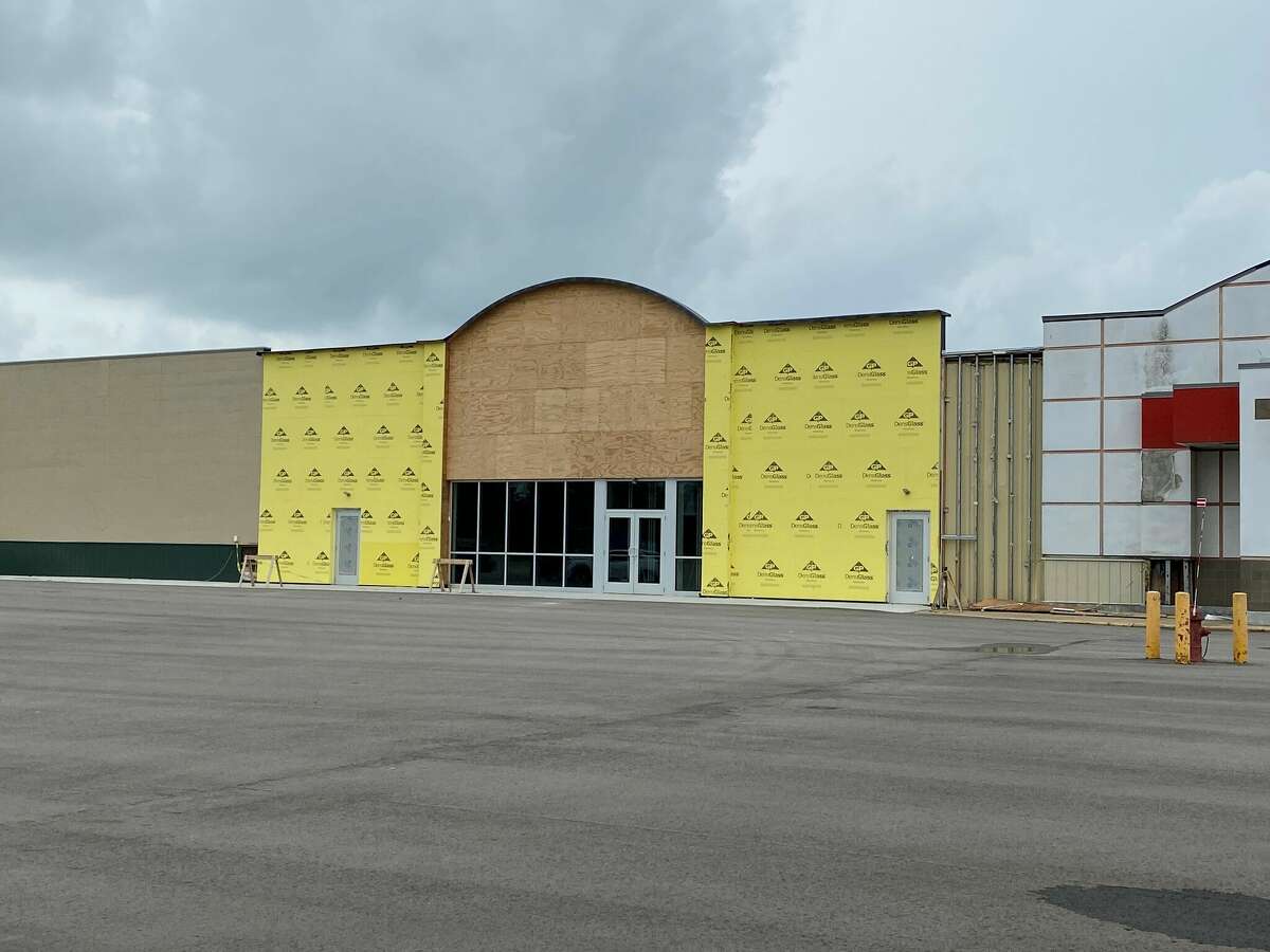 What's that going to be... behind Rachel's in Bad Axe?