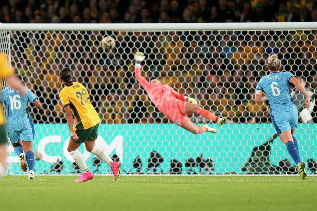 England beats australia to move into women s world cup final vs spain