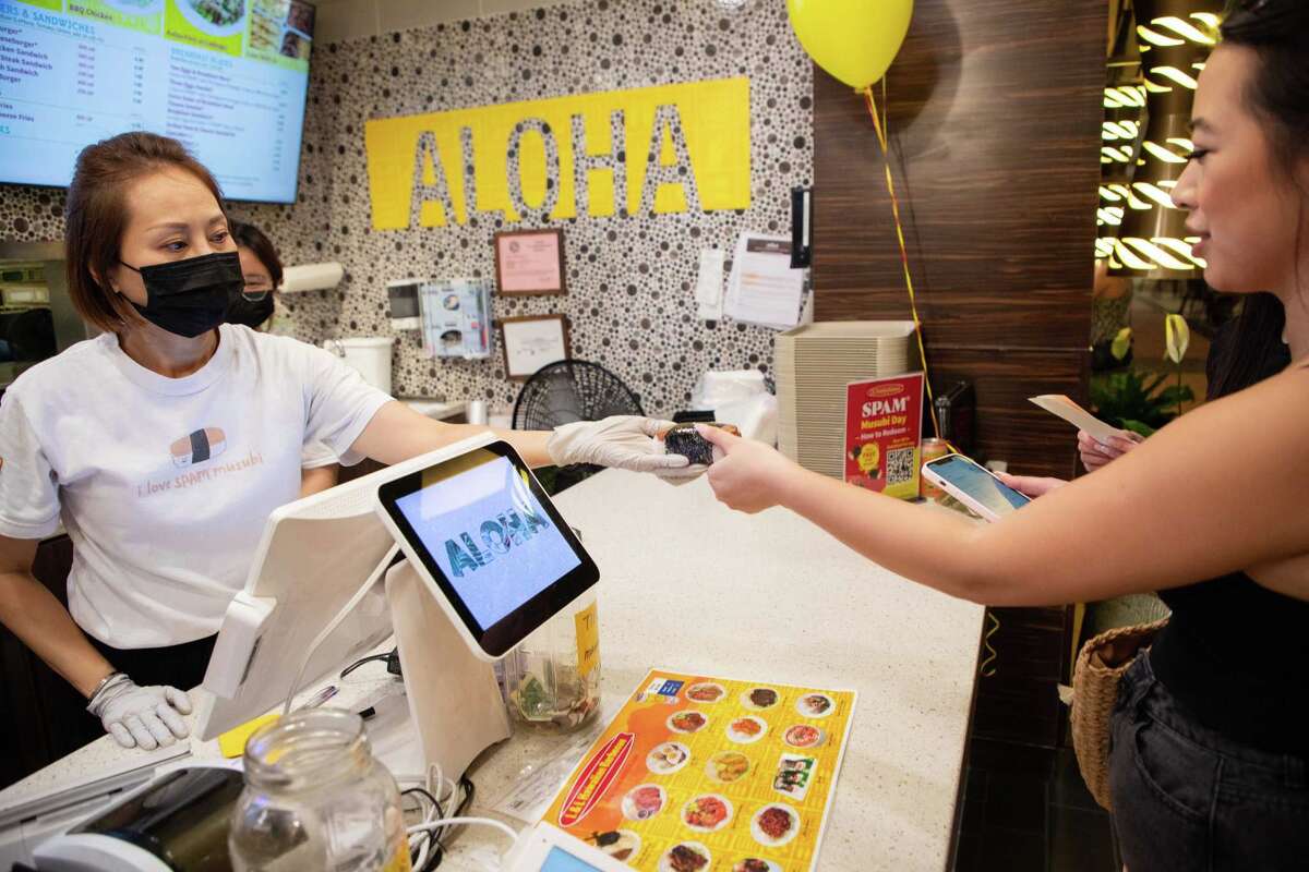 L&L Hawaiian Barbecue raises funds for Lahaina fires