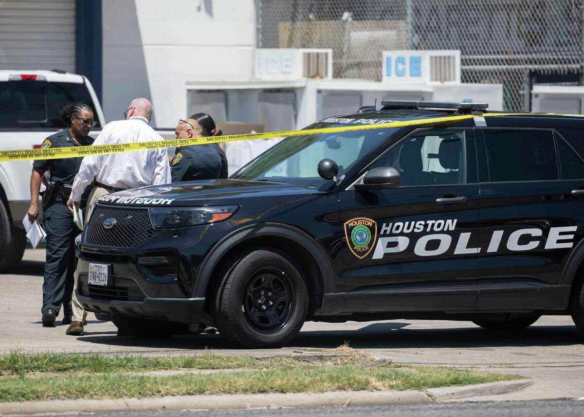 Alleged robbers fatally shot in east Houston, police say
