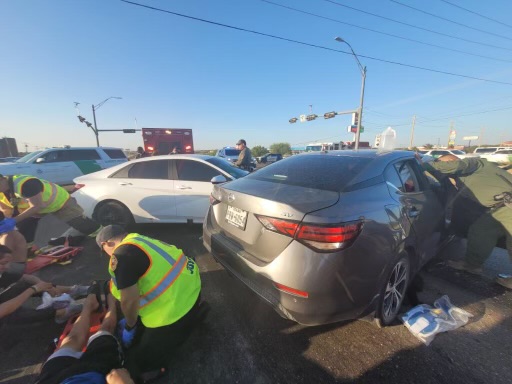 Human smuggling attempt in south Laredo ends in crash