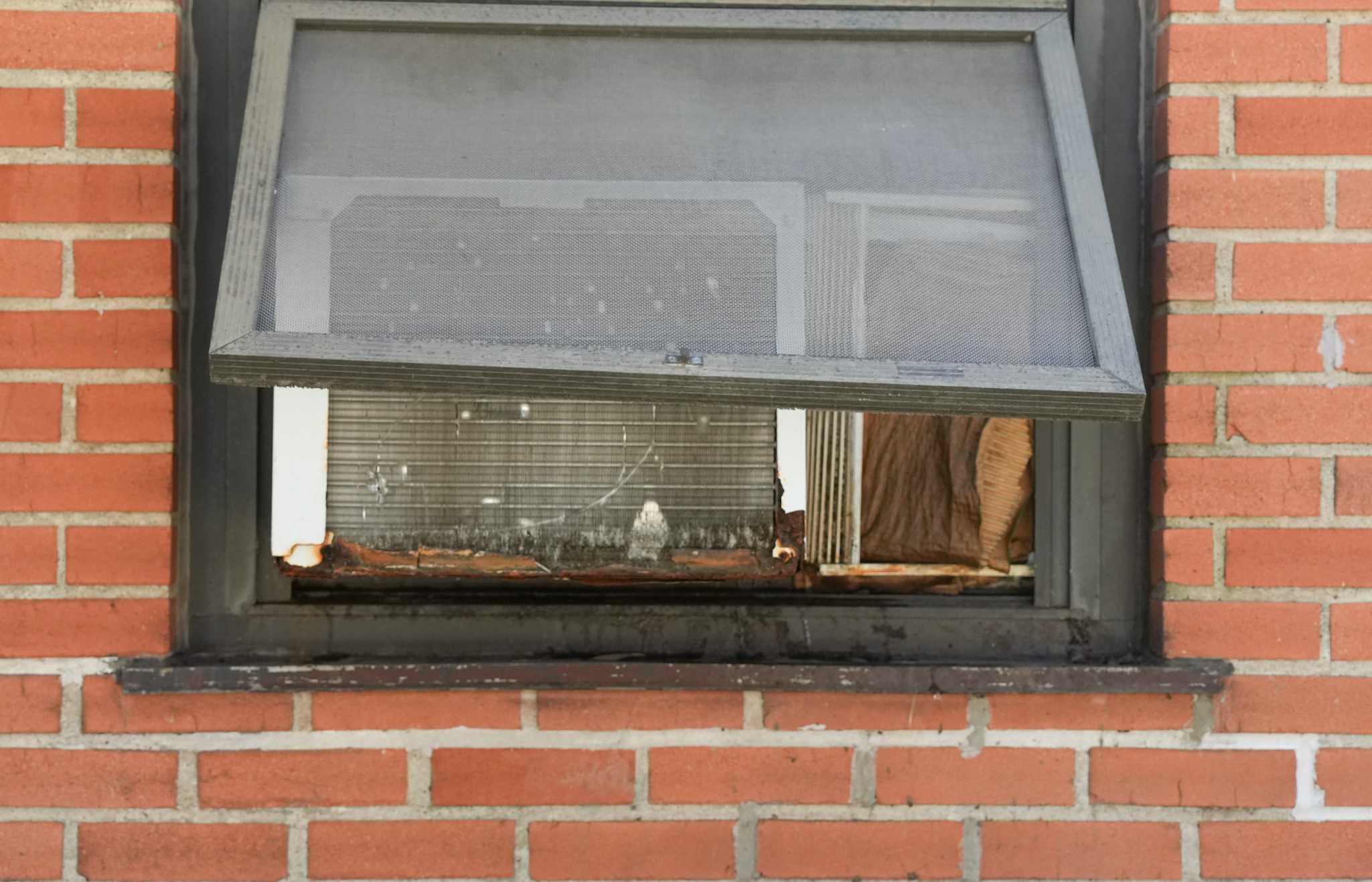 Renting in Houston Do landlords have to fix broken A/C units?