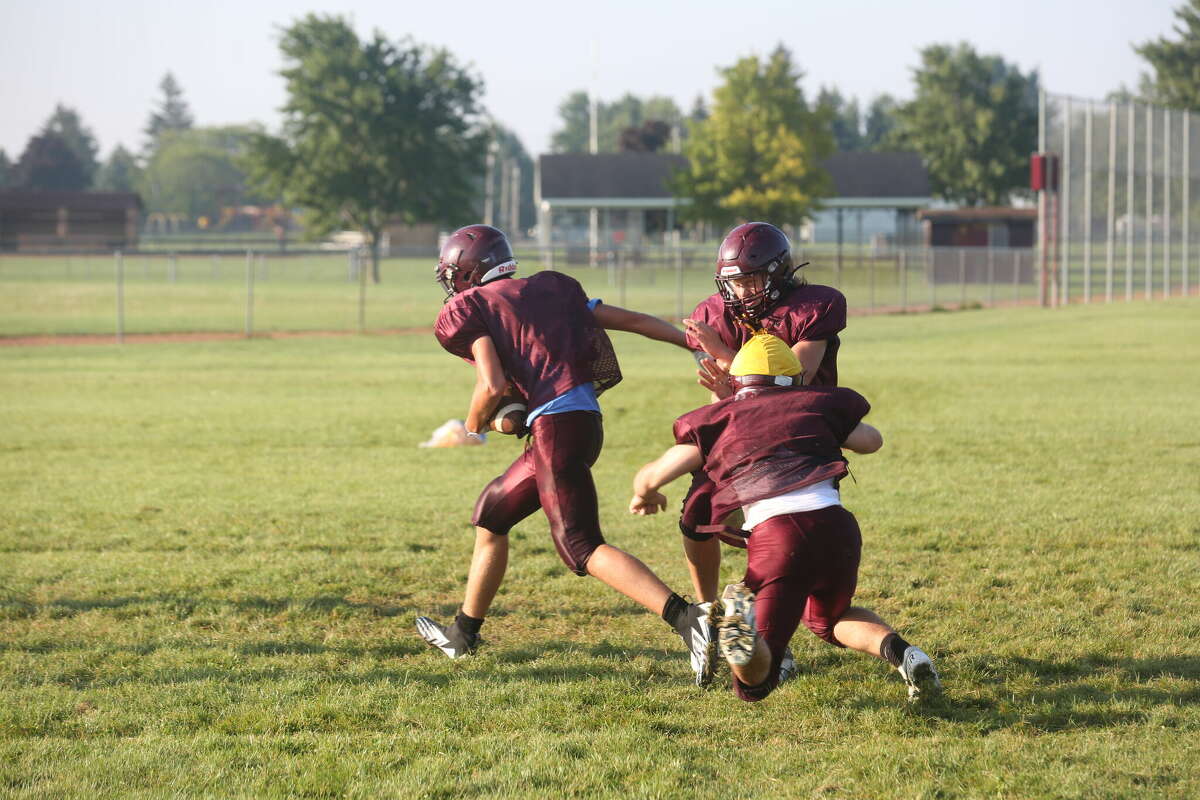 Deckerville Eagles football has final practice before scrimmage