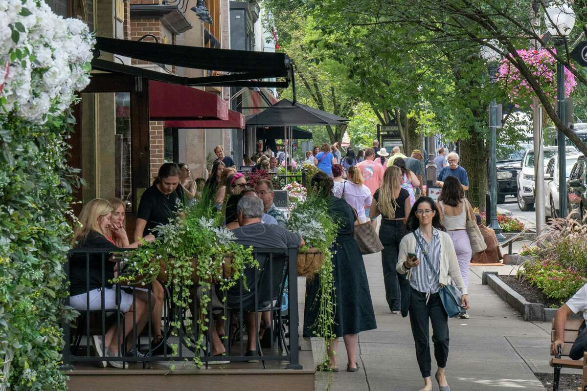 Travers weekend, Phish concert bring throngs to Saratoga