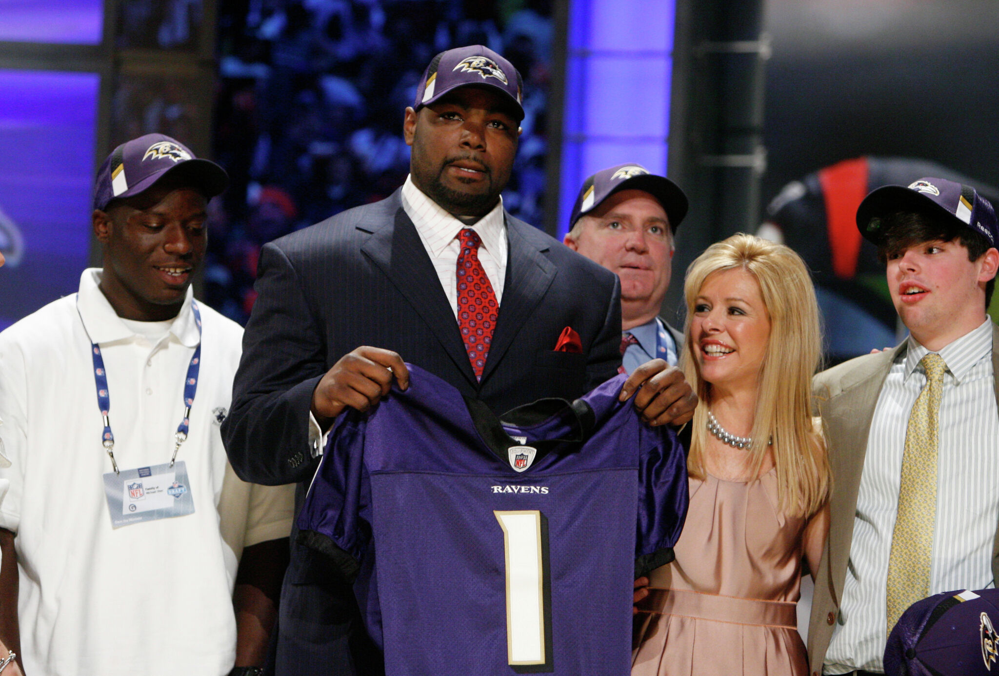 Berkeley's Michael Lewis defends 'Blind Side' family Michael Oher sued