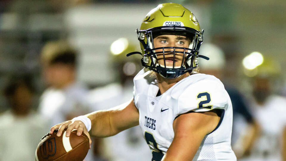 Klein Collins QB Tucker Parks (2) looks to throw the football in the second half of action during a high school football game non-district game between Klein Collins at Summer Creek at Turner Stadium in Humble, TX, September 08, 2022. Klein Collins defeated Summer Creek 20-17.