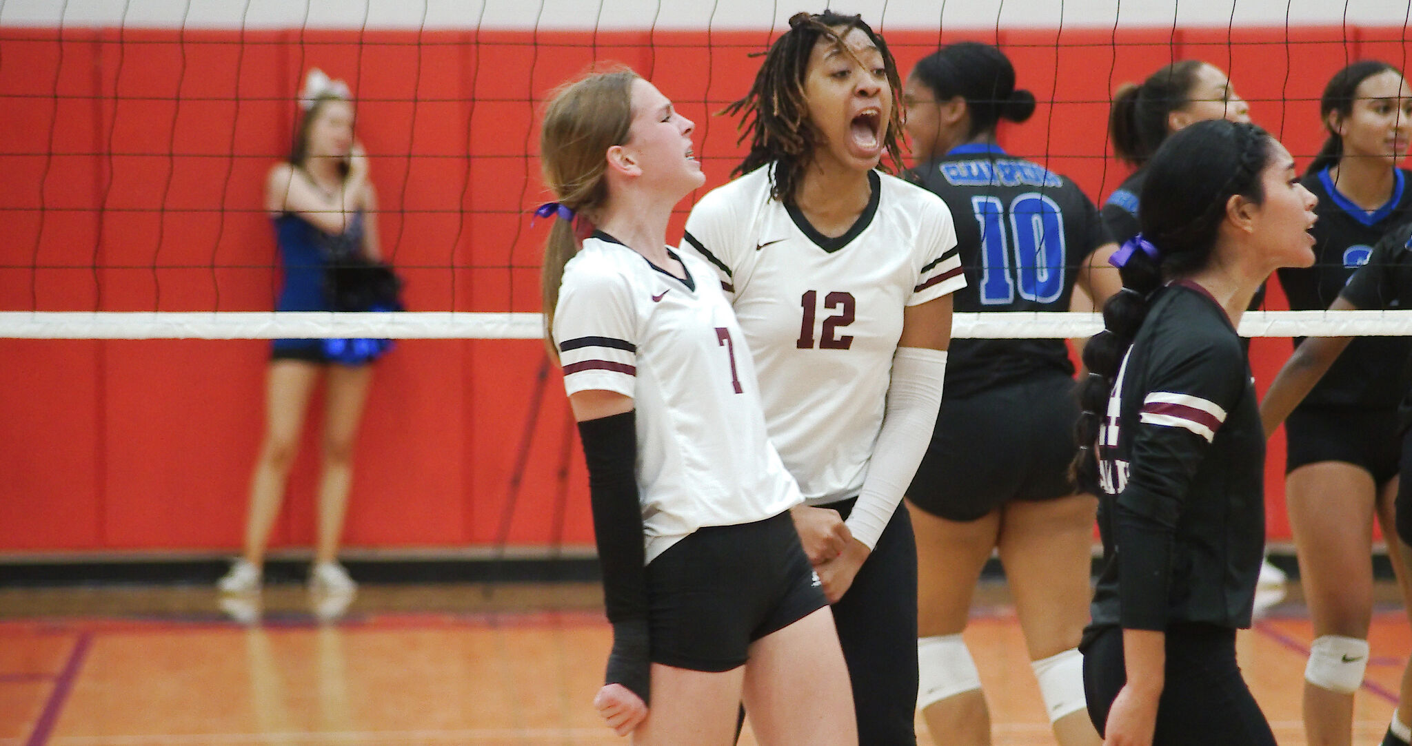 Volleyball Pearland Oilers roll past Summer Creek Bulldogs
