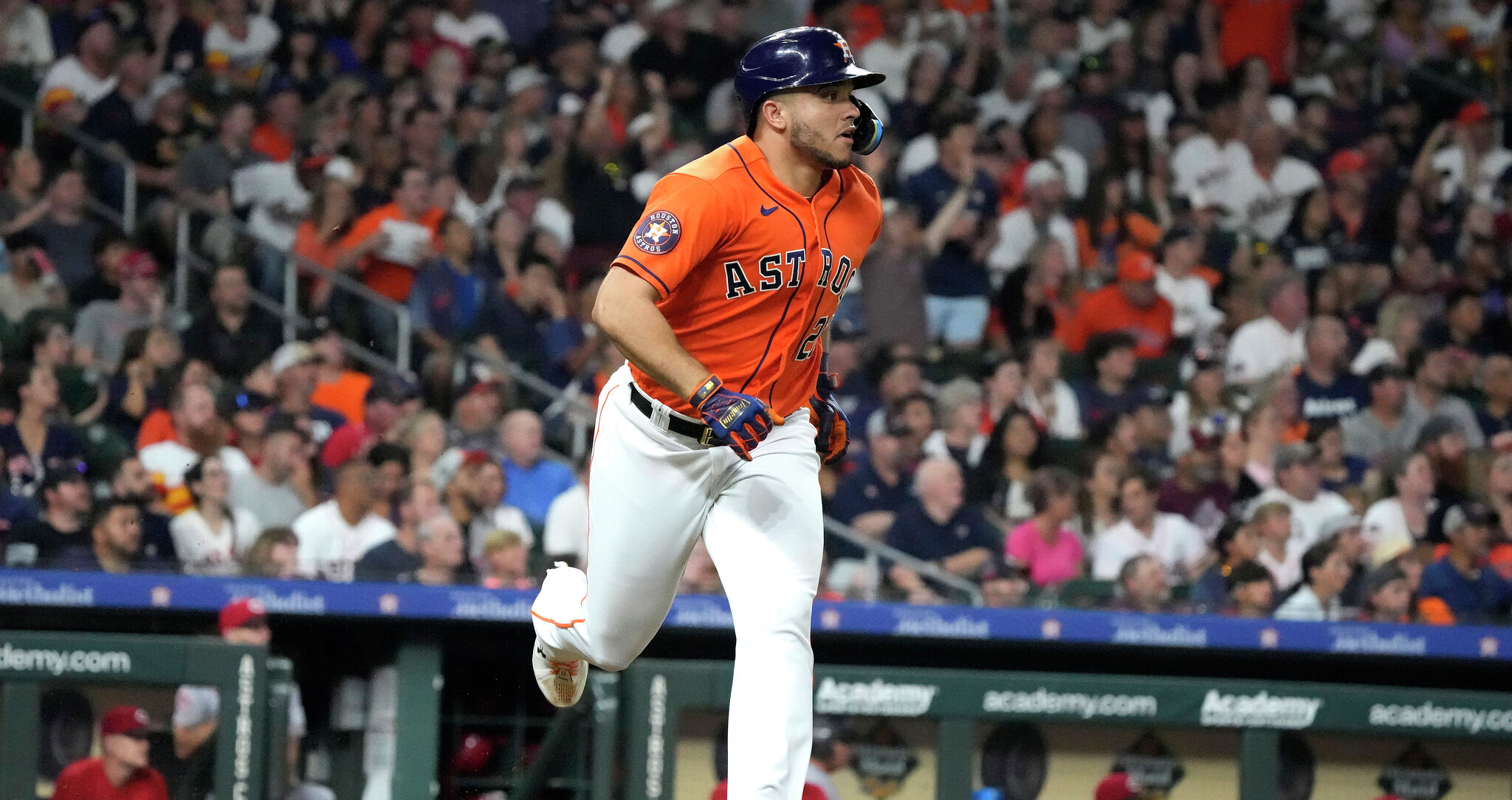 Astros start Yainer Diaz at first base as José Abreu gets day off