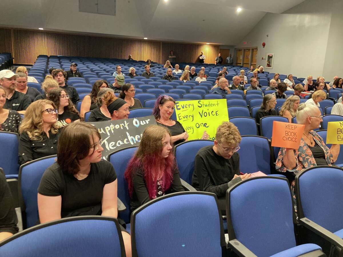 Galway school board overwhelming votes against book ban