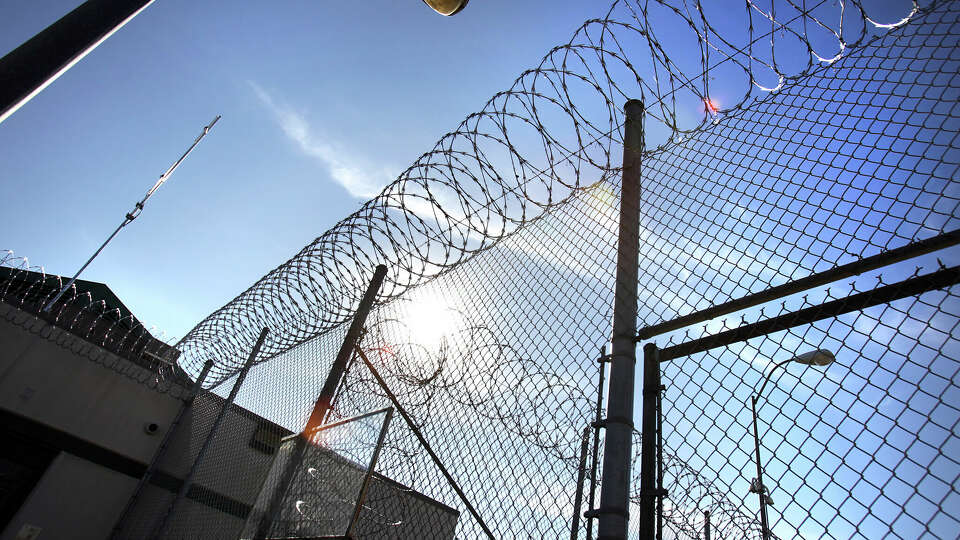 Congressional Democratic lawmakers are right to call for an investigation into the lack of air conditioning in  many of Texas' prisons.