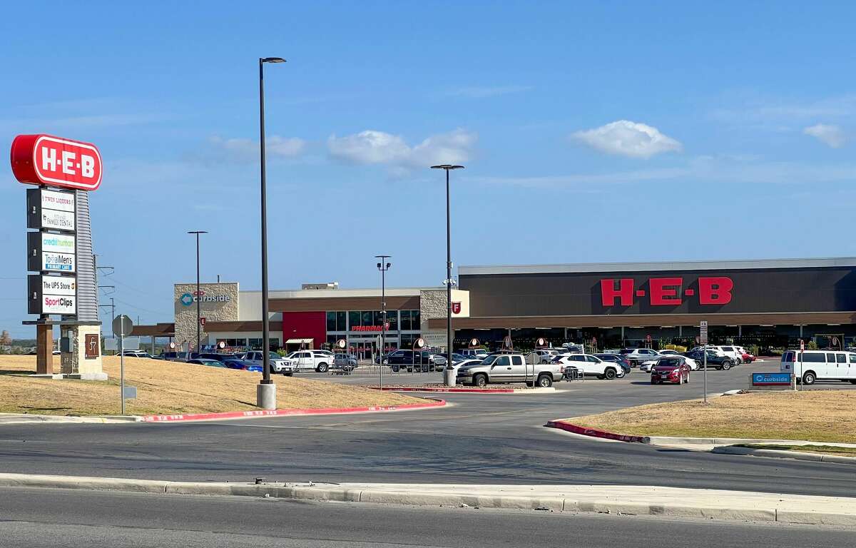 New H-E-B in Central Texas Filled With Amenities