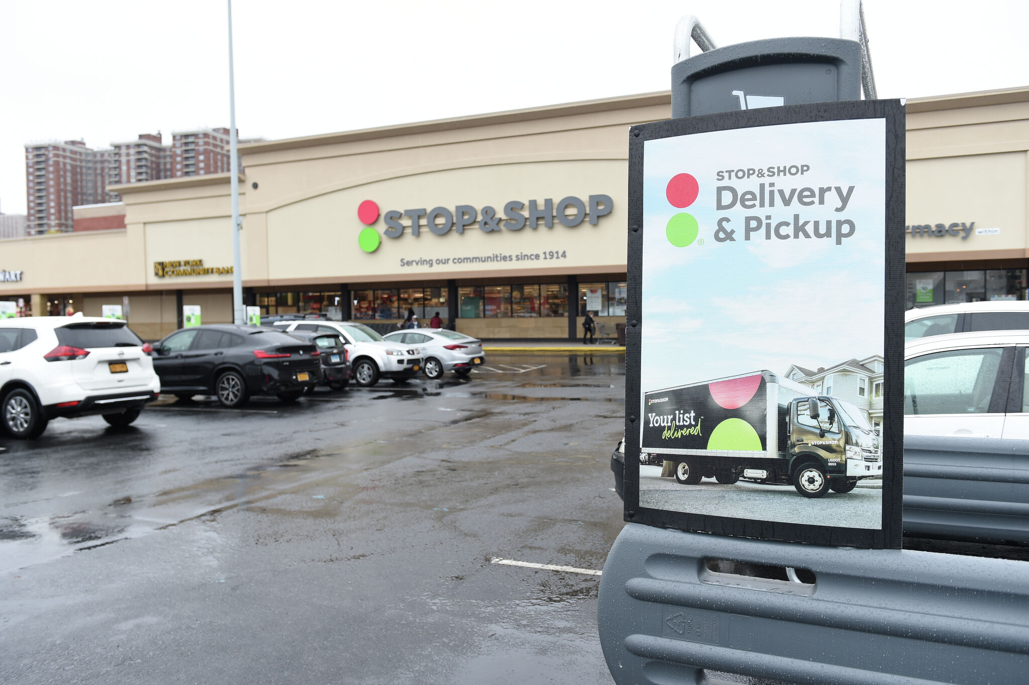 Stop & Shop, CT’s largest chain, stops selling tobacco products in all stores