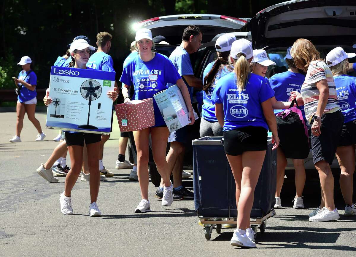 Quinnipiac officials Students in lounges to get housing discount