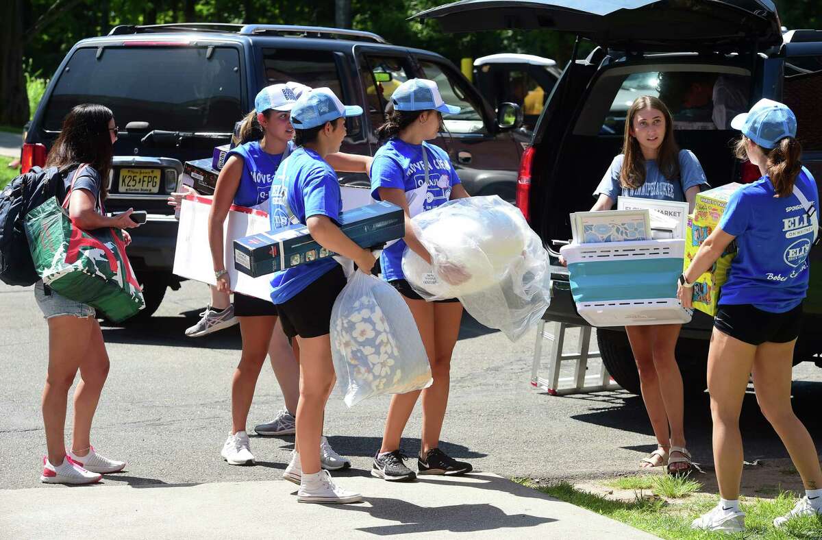 Quinnipiac officials Students in lounges to get housing discount