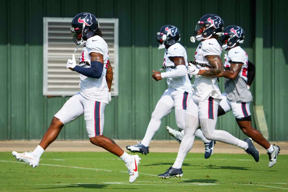 Houston Texans cornerback Steven Nelson (21) defends against the