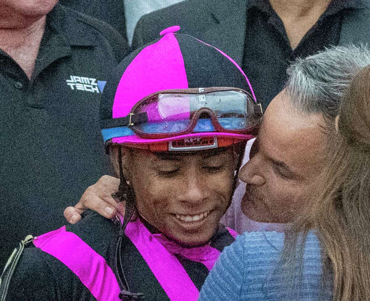 Evvie Jets captures Ballston Spa at Saratoga with late run