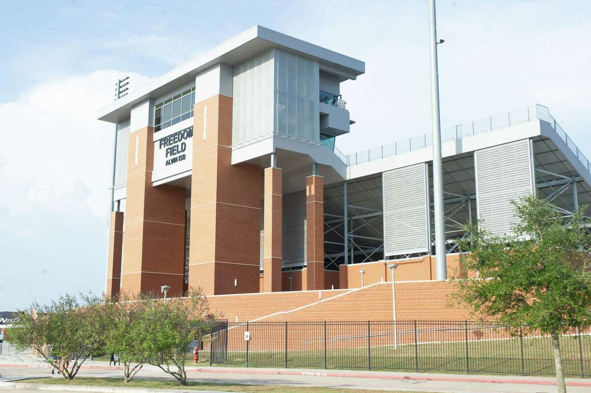 High school football: Iowa Colony tops Fort Bend Christian Academy