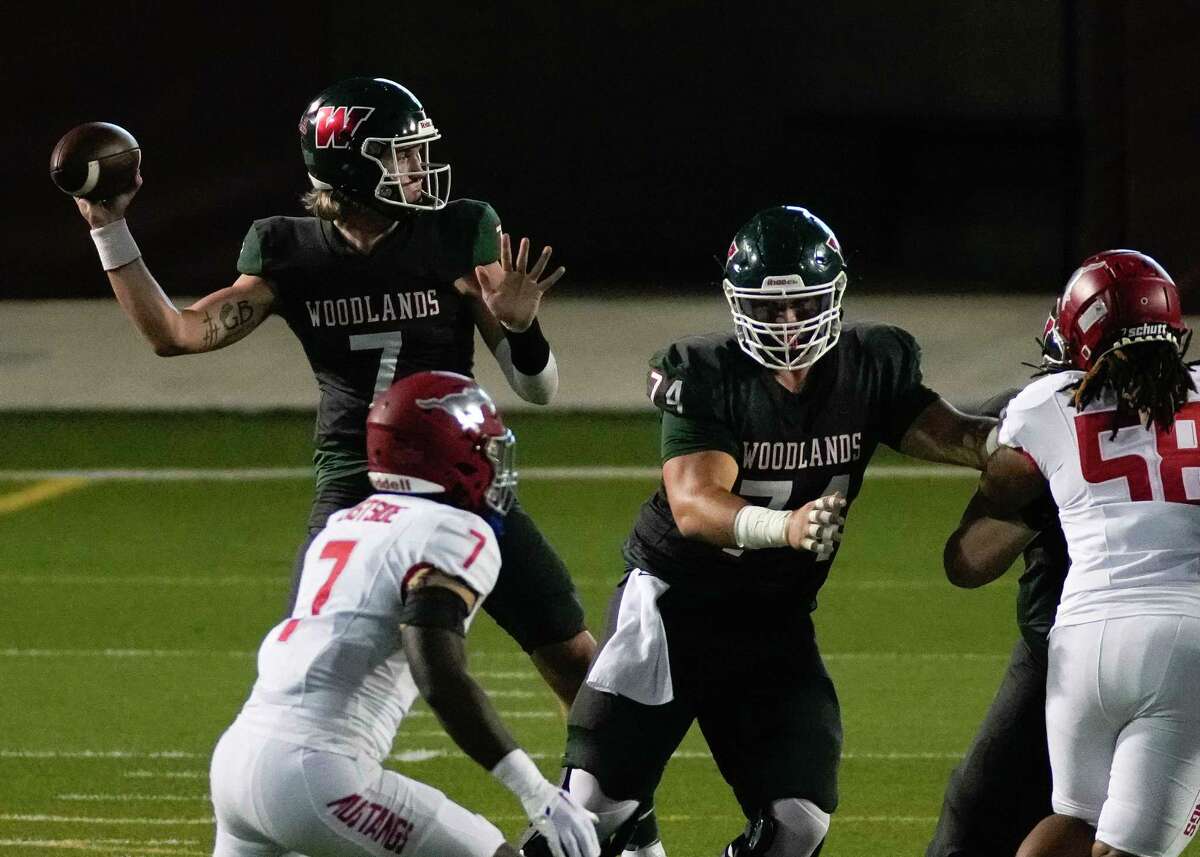 North Shore Mustangs roll past The Woodlands Highlanders