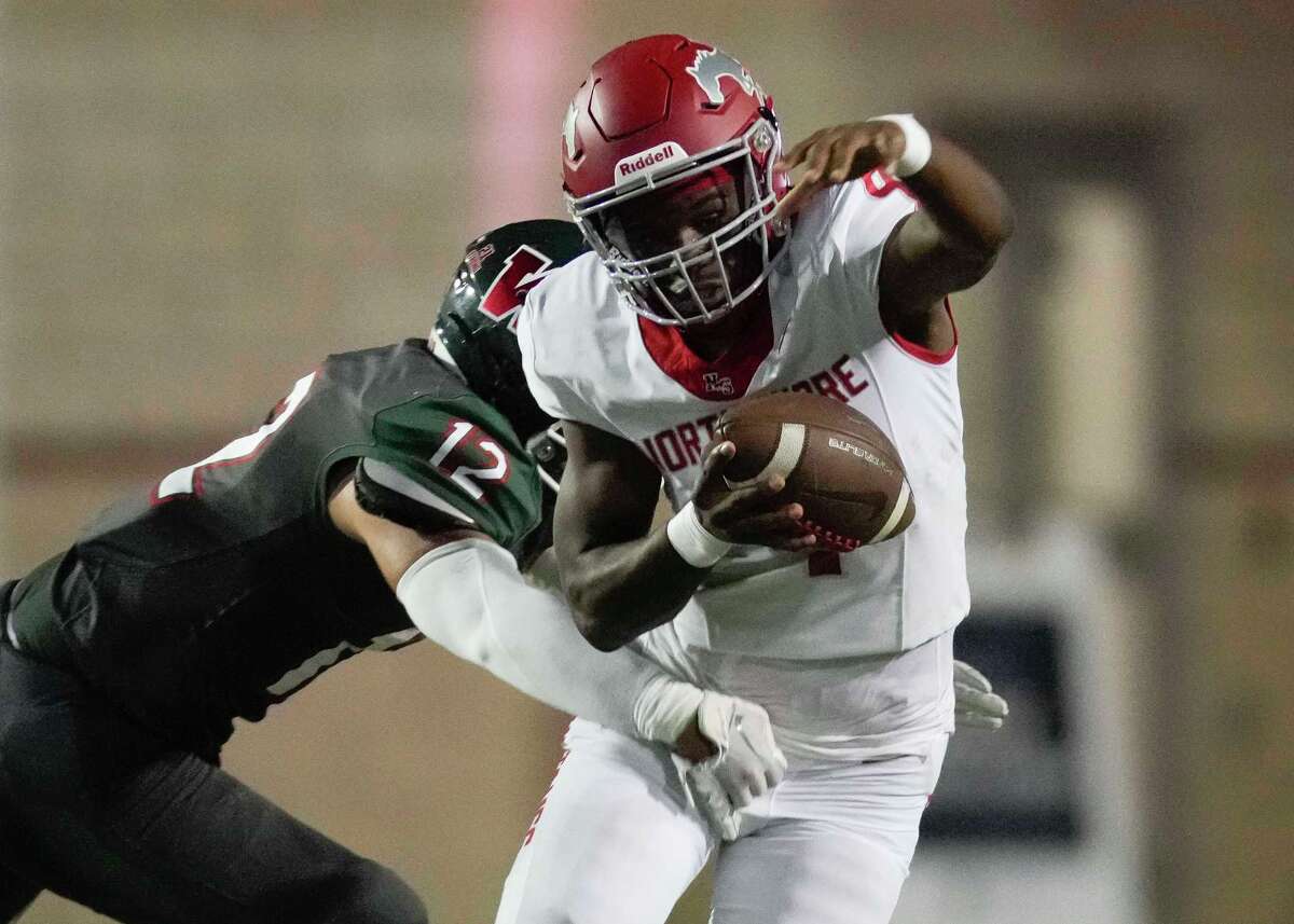 North Shore Mustangs roll past The Woodlands Highlanders