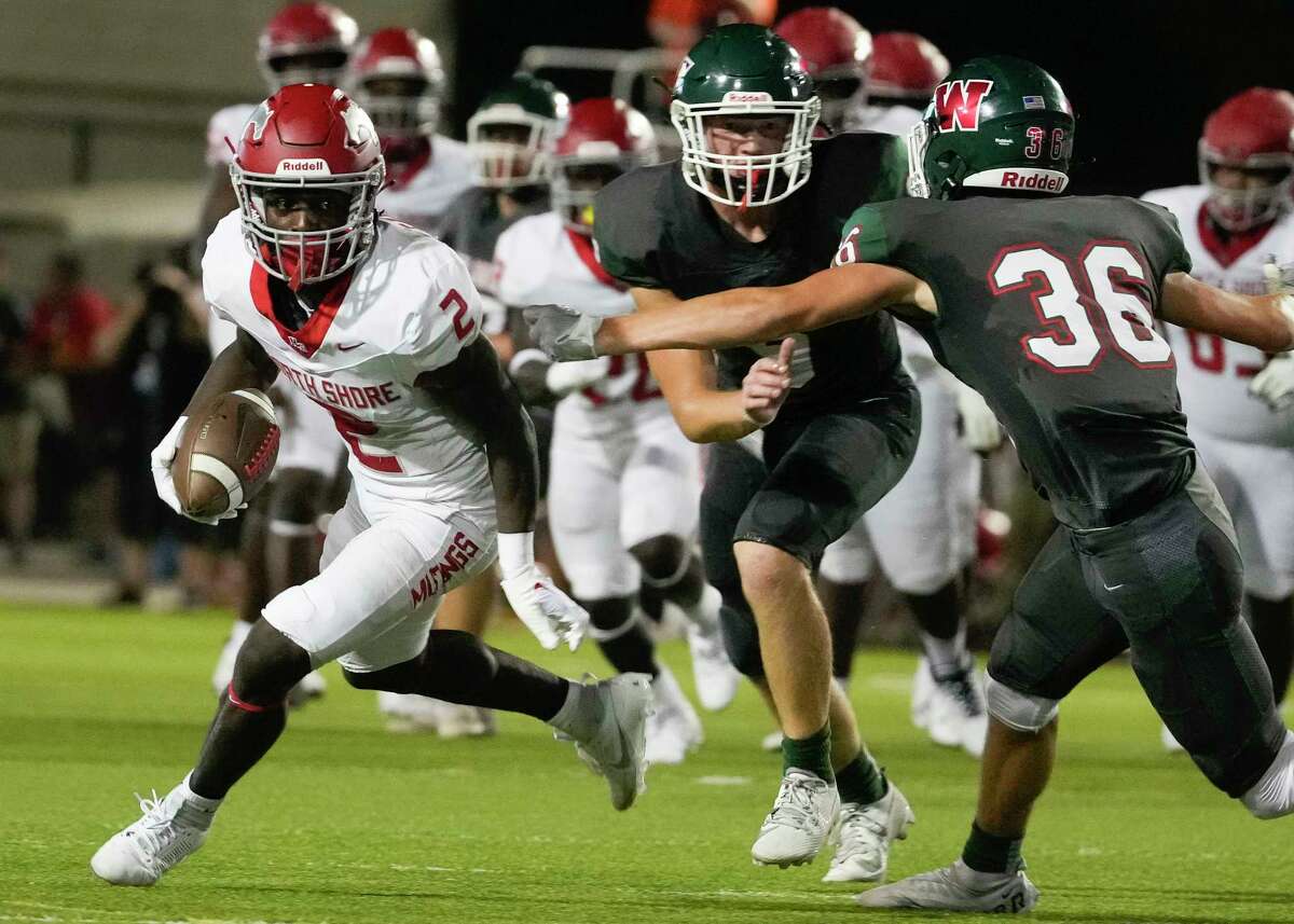 North Shore Mustangs roll past The Woodlands Highlanders