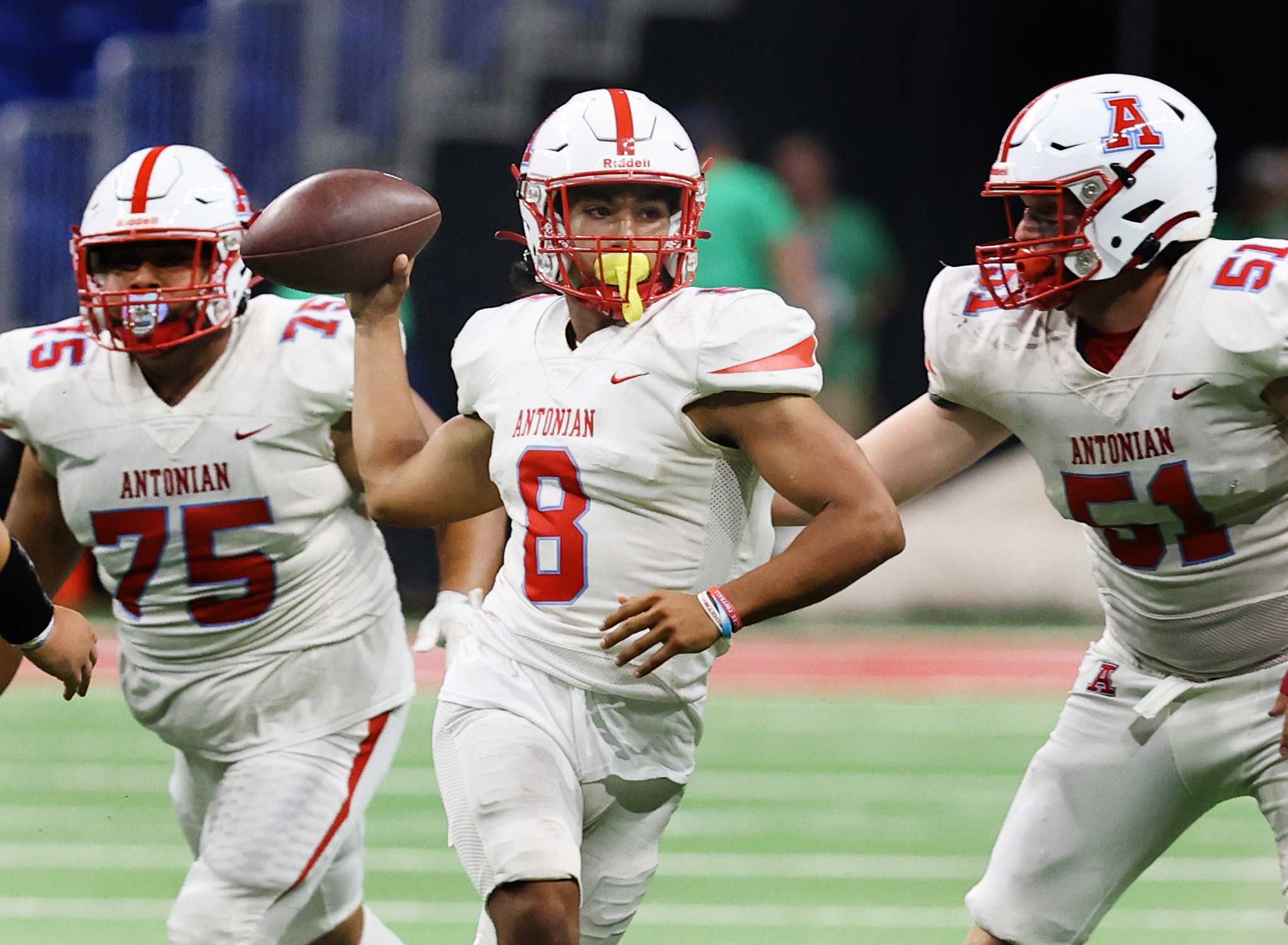 High School football Antonian 47, Holy Cross 20