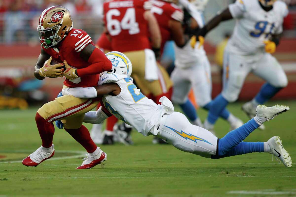 Cornerback Sammy Davis of the San Francisco 49ers prepares for a