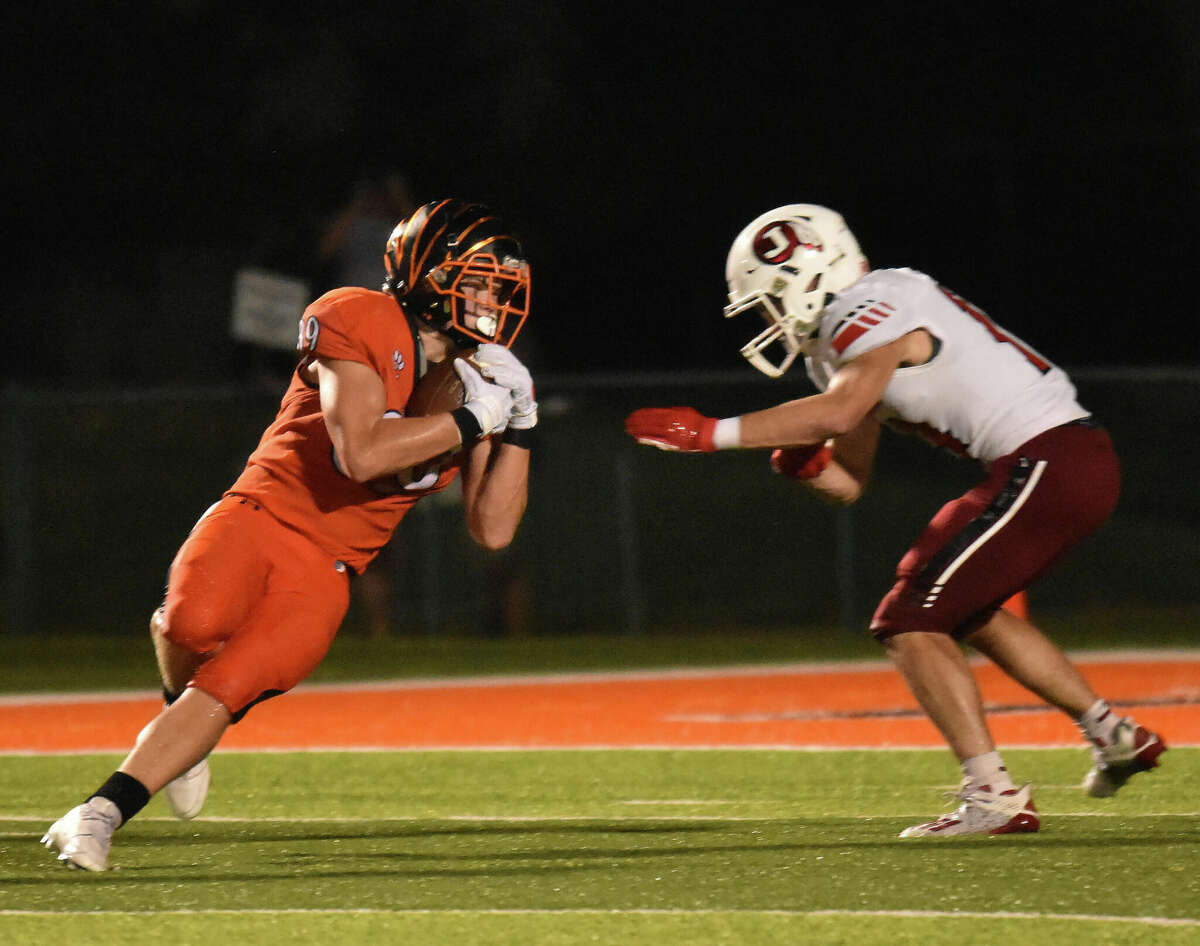 Edwardsville scores late to give Pickering first win