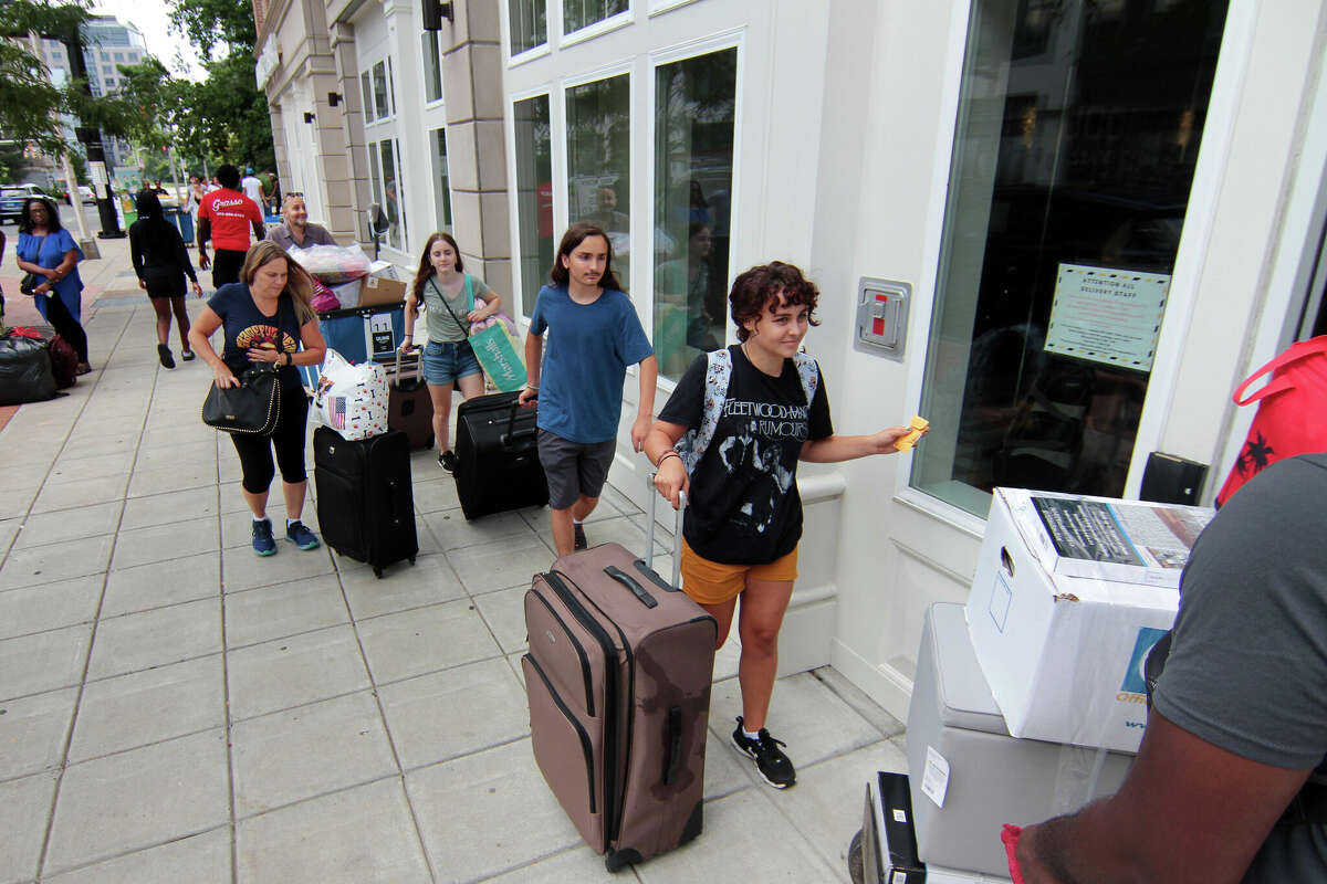 In Photos: Students Move Into Housing At Uconn's Stamford Campus