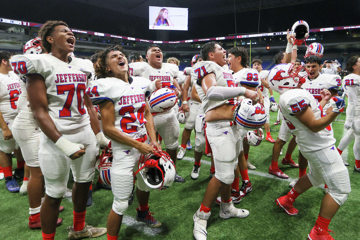 LIVE: Jefferson, Uvalde football teams play in KSAT Pigskin Classic