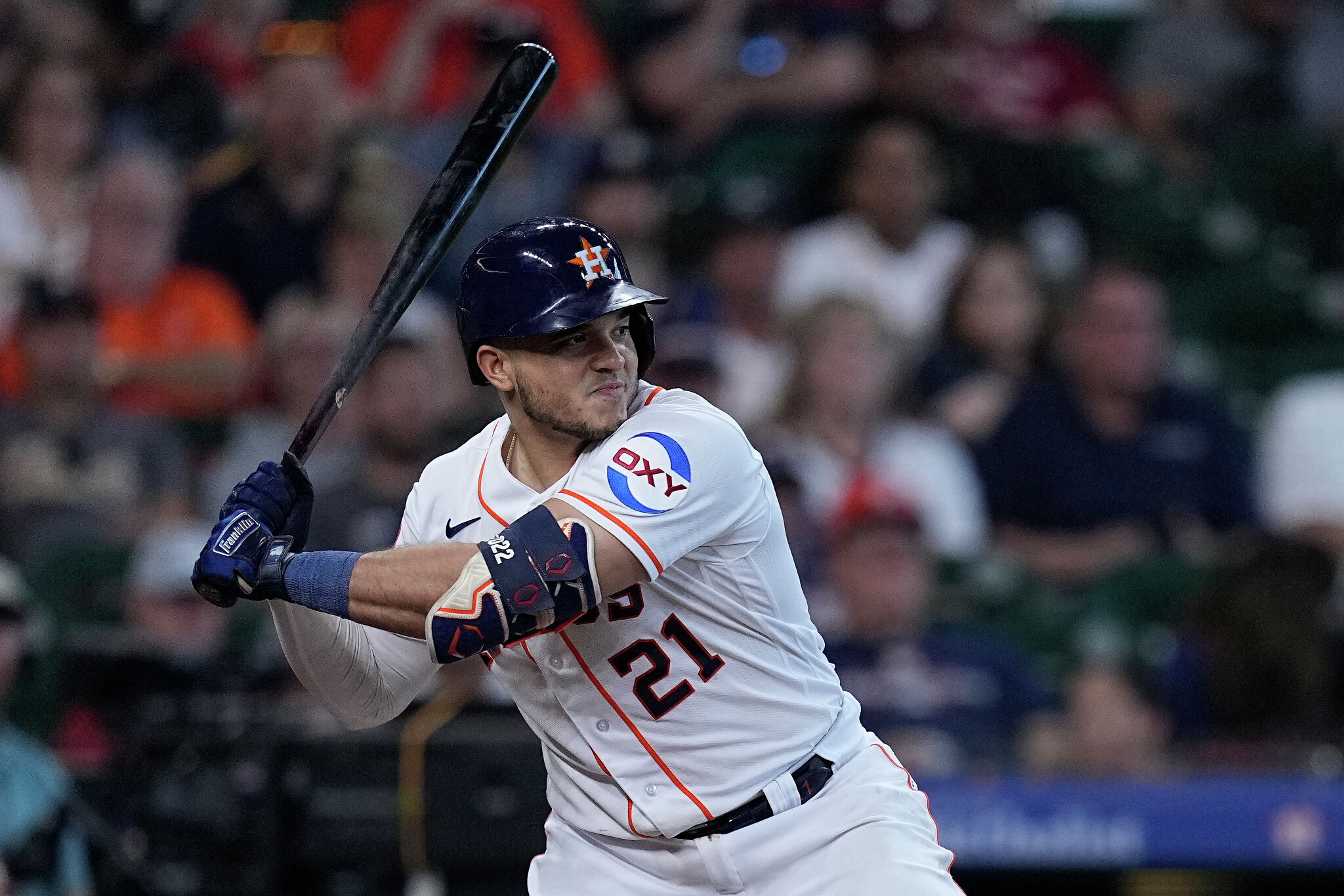 Diaz homers, Astros hold off White Sox